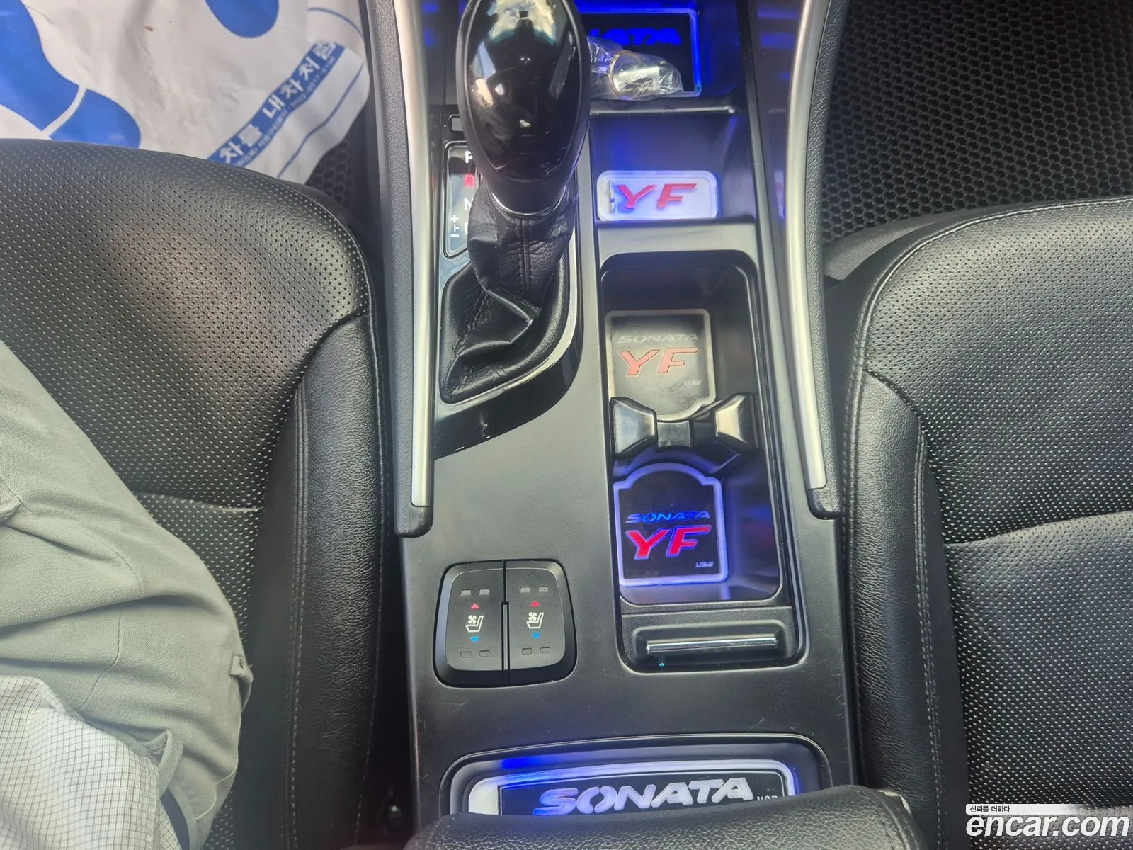 Hyundai YF Sonata 2011 — 17