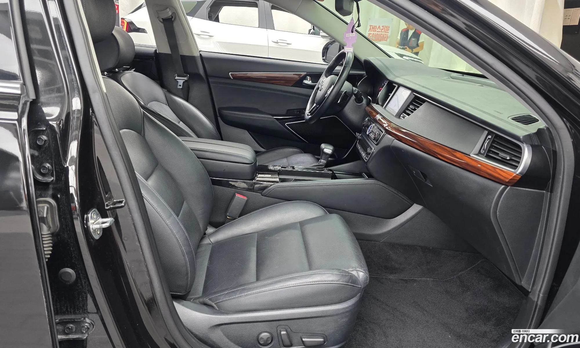 Kia K7 2017 KNALC411BHA066402 — 11
