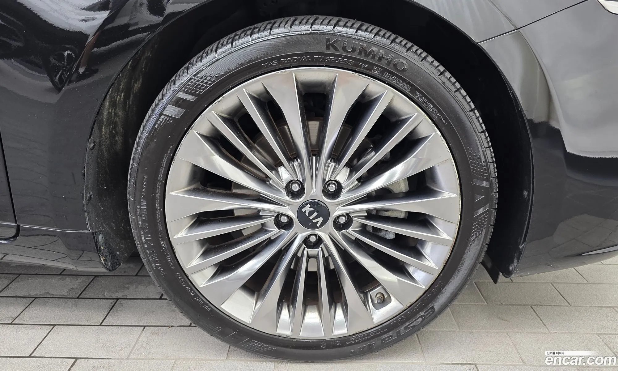 Kia K7 2017 KNALC411BHA066402 — 5