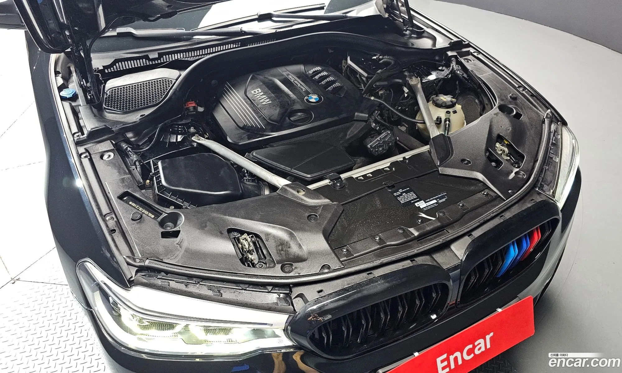 BMW 5 Series 2018 WBAJC3102JDA05786 — 12