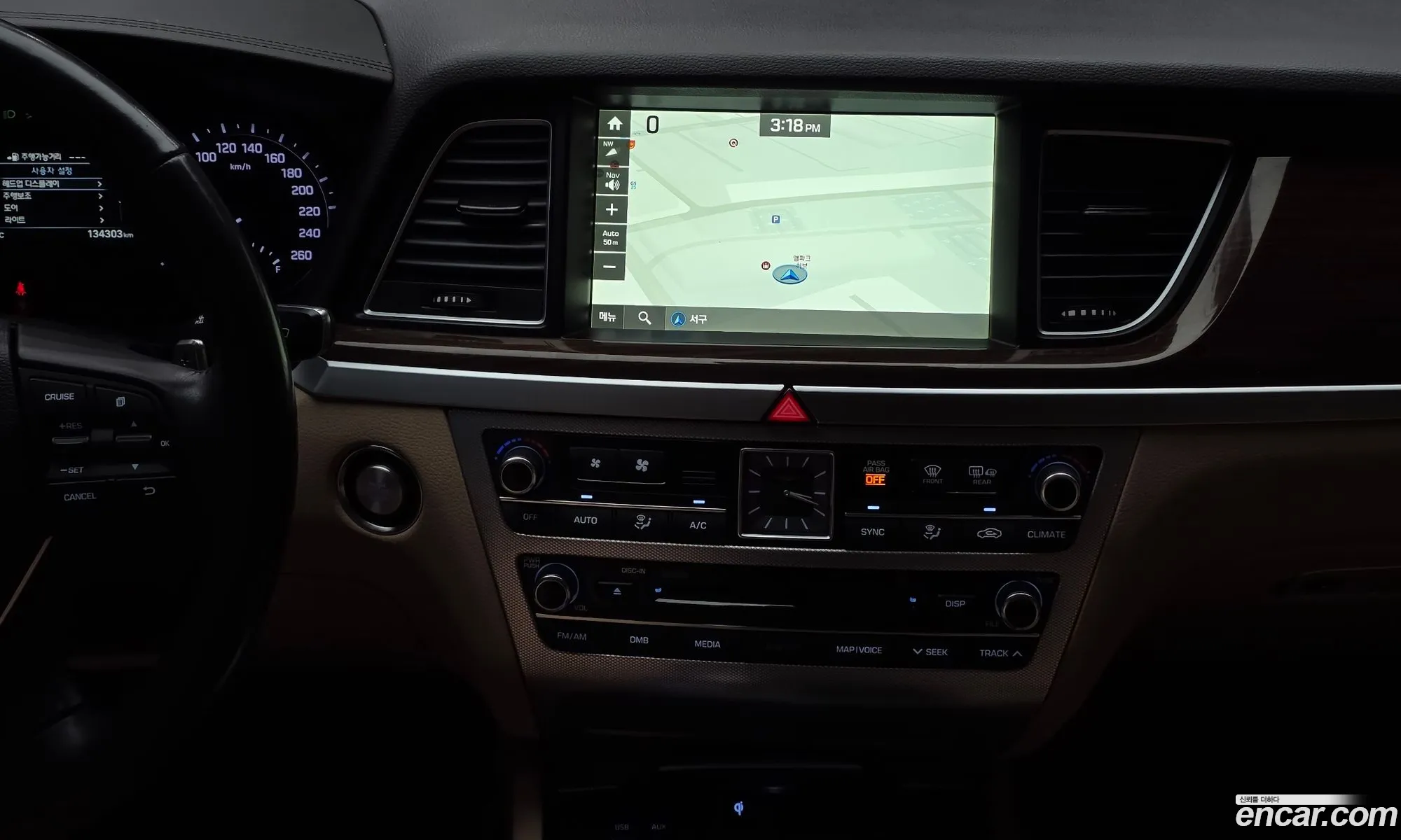 Genesis G80 2016 KMHGM41DDHU201877 — 26
