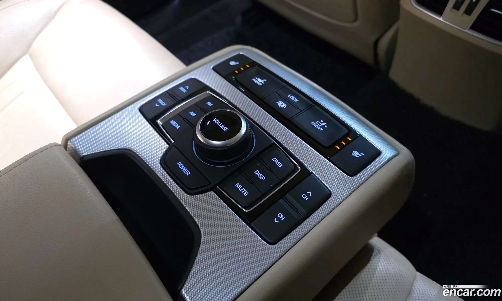 Genesis G80 2016 KMHGM41DDHU201877 — 31
