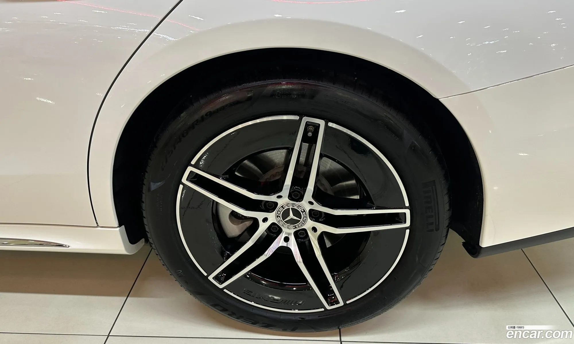 Mercedes-Benz E-Class W214 2025 — 16