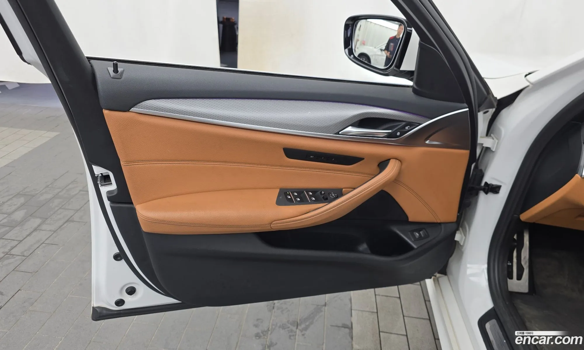 BMW 5 Series 2017 WBAJD3103JG970567 — 25
