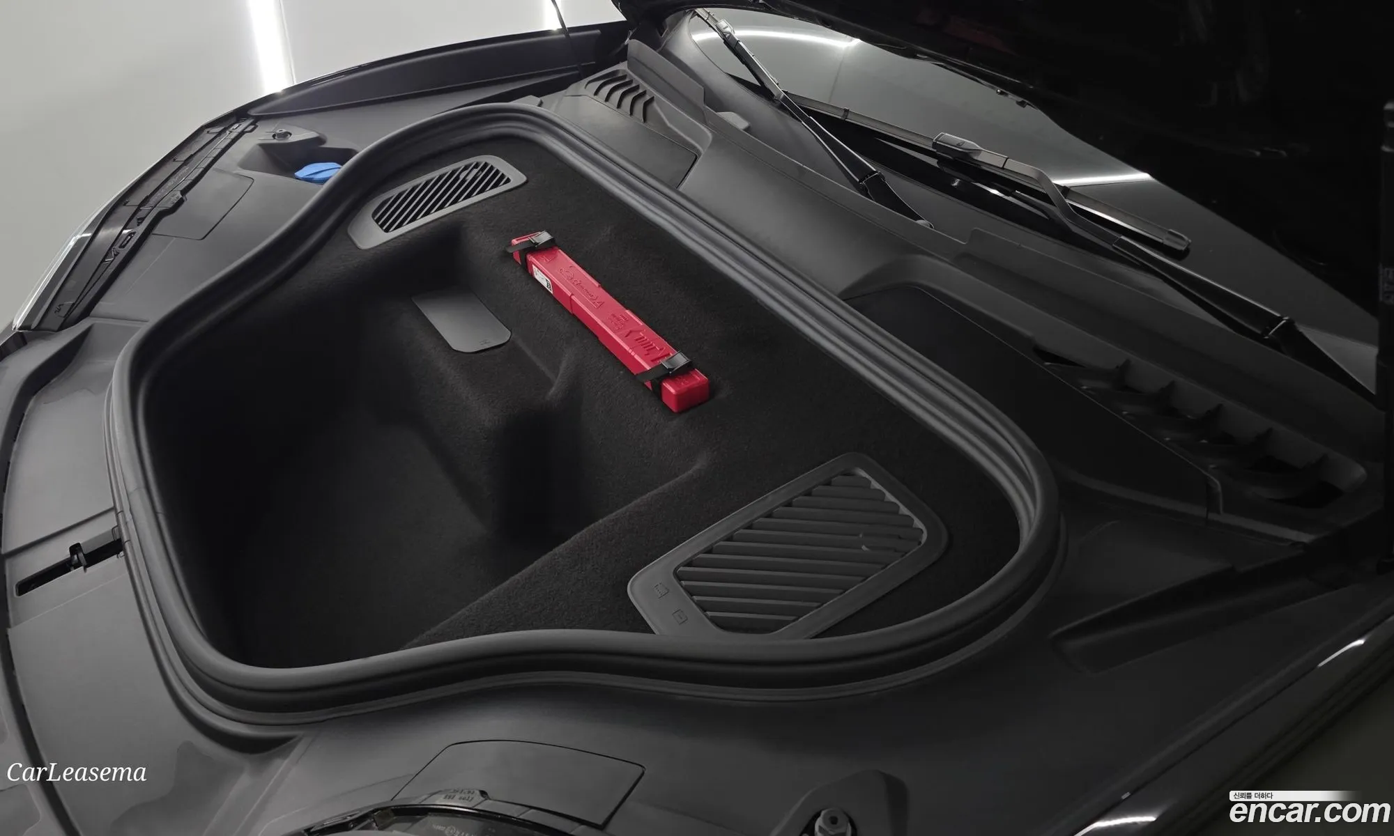 Porsche Macan EV 2025 — 17