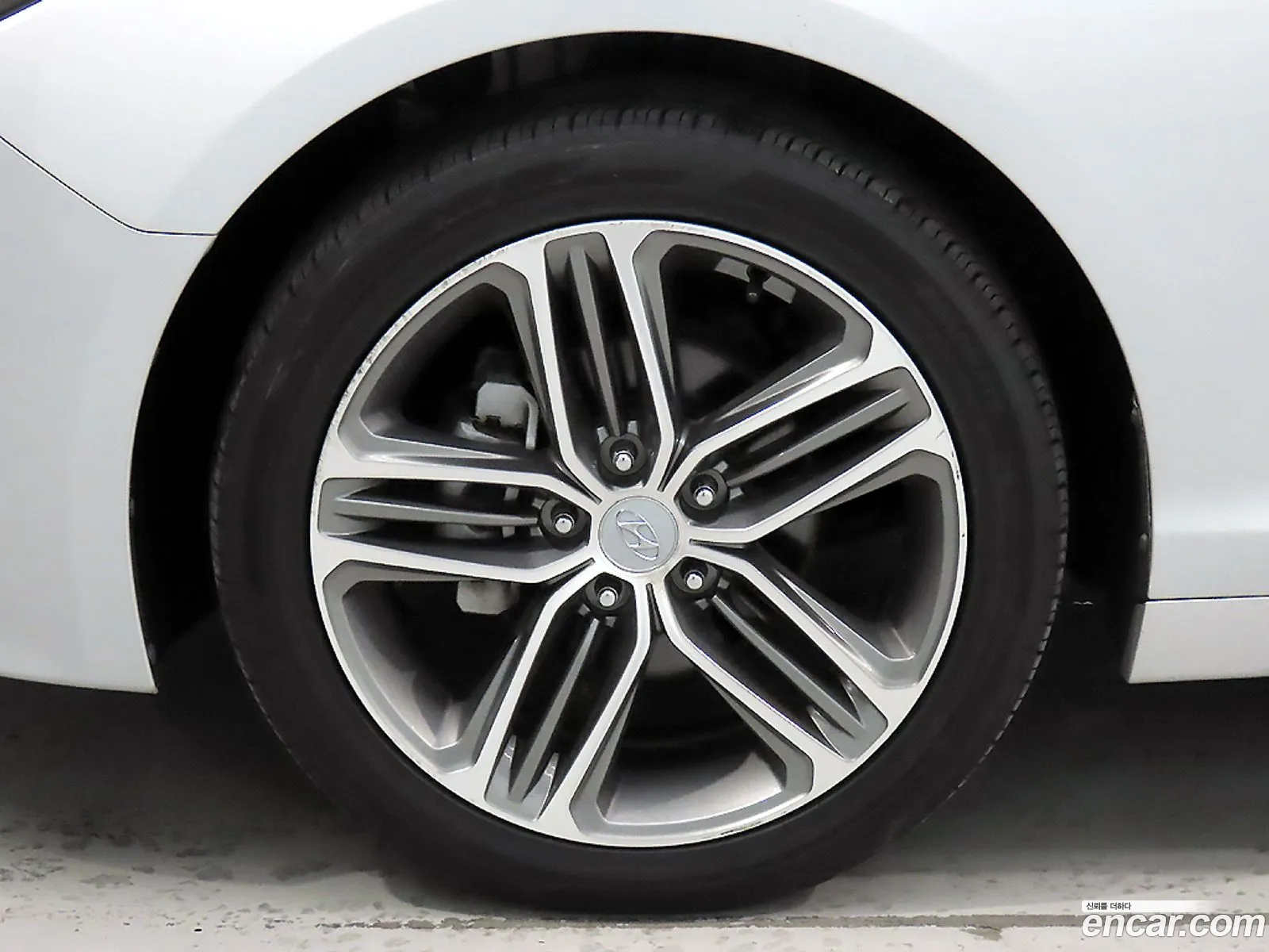 Hyundai LF Sonata 2014 — 18