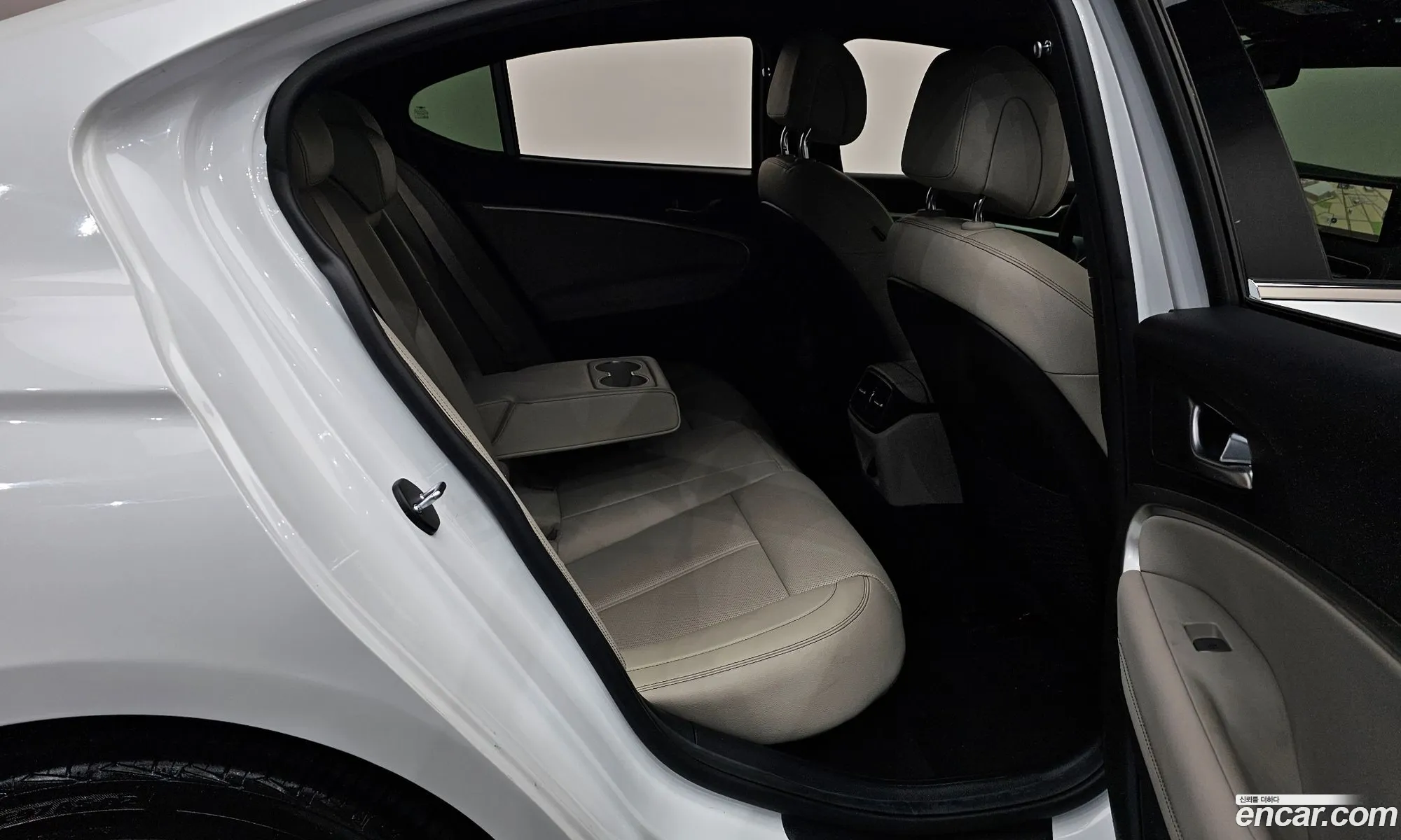 Genesis G70 2022 KMTG341ABNU097395 — 22