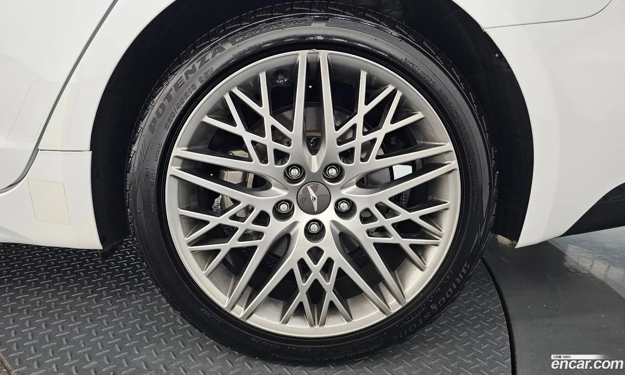 Genesis G70 2022 KMTG341ABNU097395 — 11