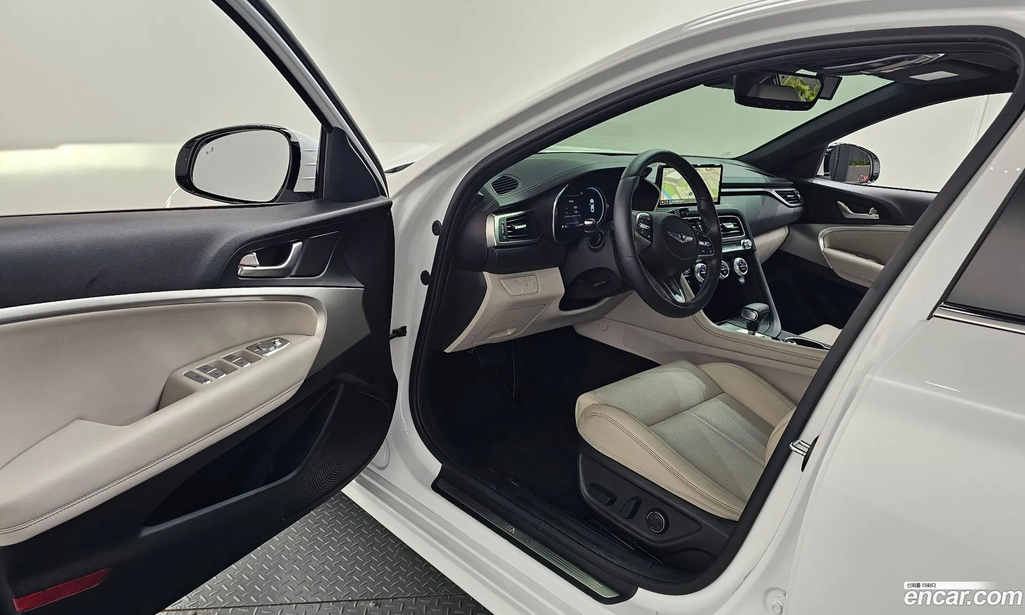 Genesis G70 2022 KMTG341ABNU097395 — 6