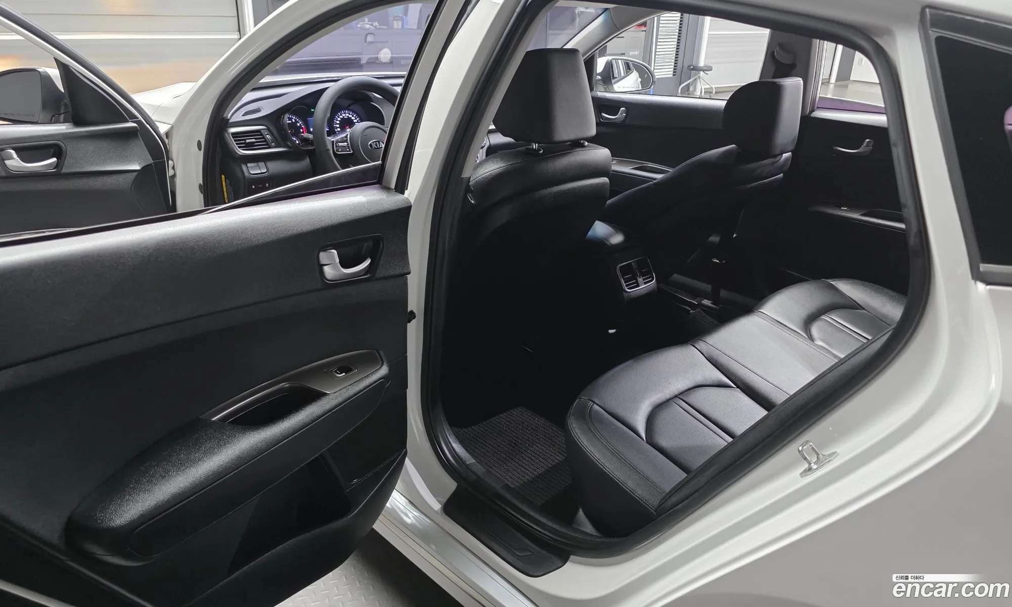 Kia K5 2019 KNAGS411BLA367335 — 3