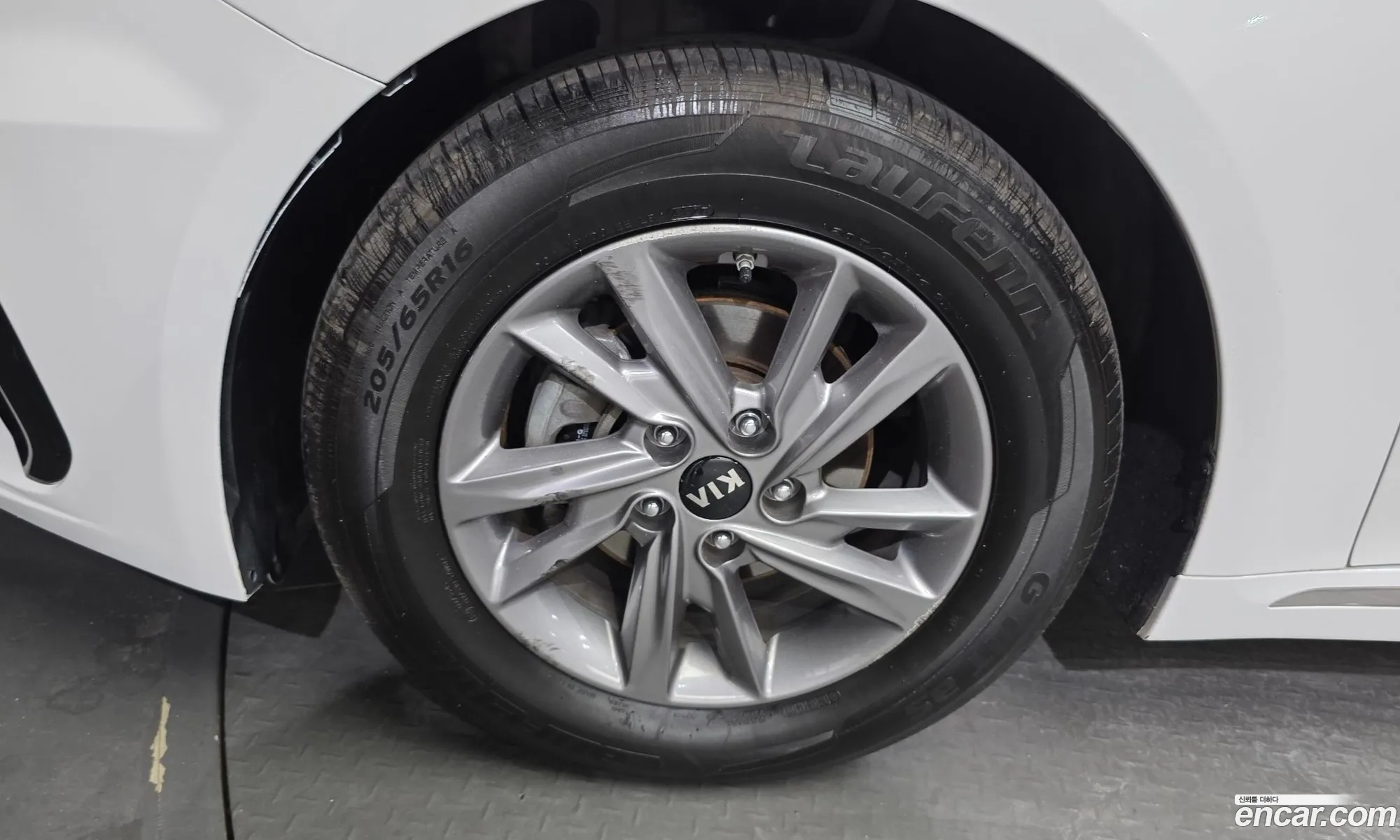 Kia K5 2019 KNAGS411BLA367335 — 5