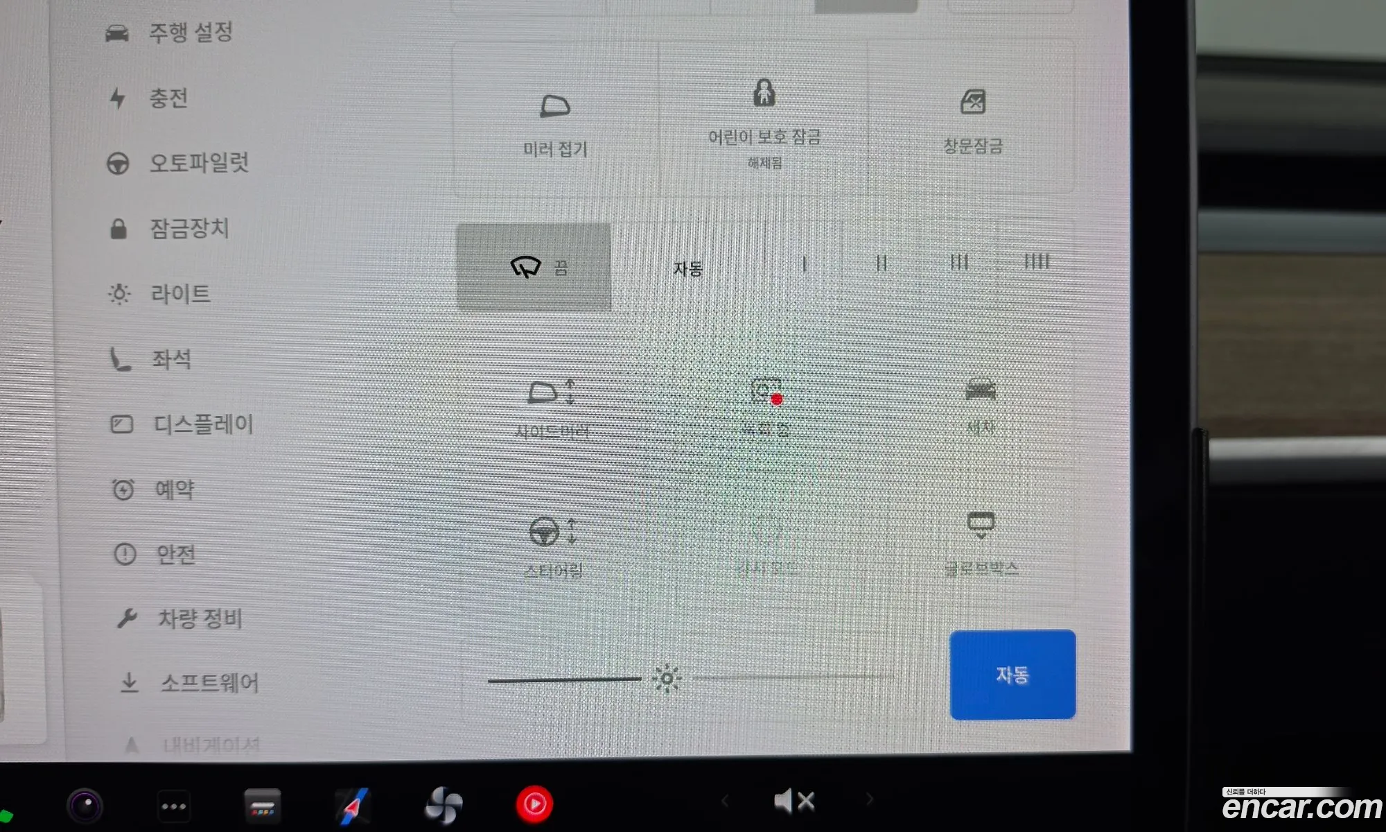 Tesla Model 3 2021 5YJ3E1EB161616611 — 32
