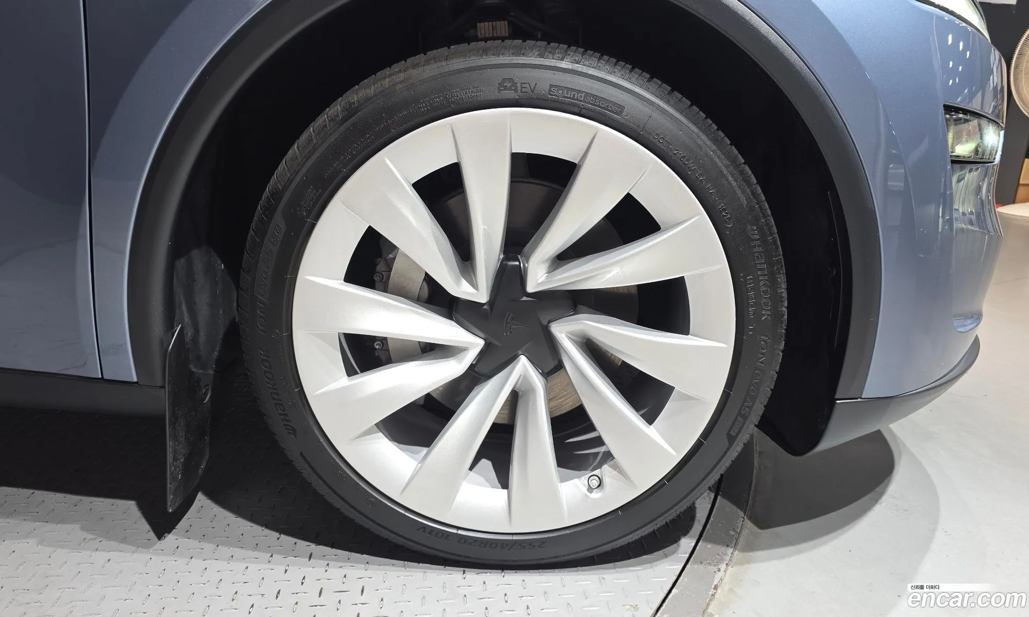 Tesla Model Y 2025 LRWYGCEK1SC055579 — 11