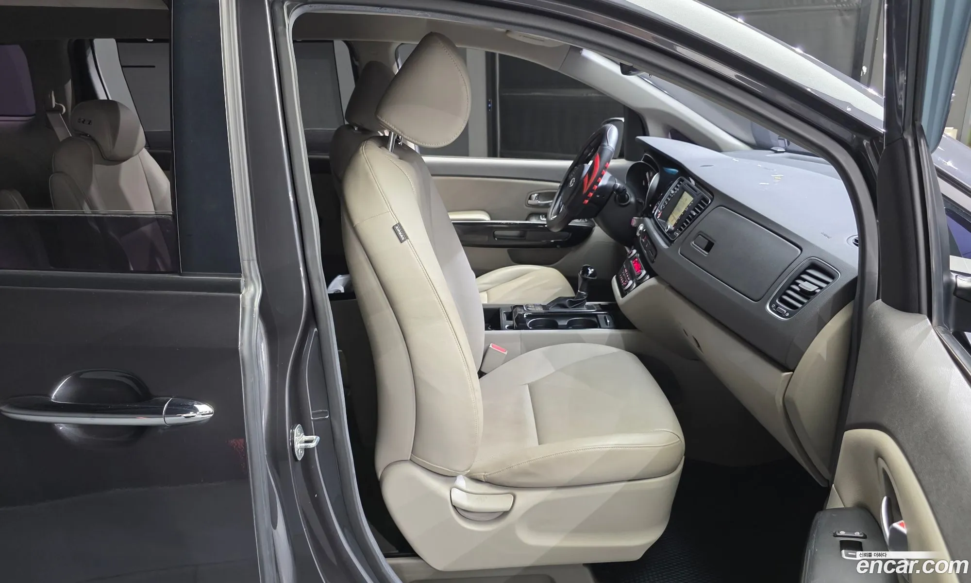 Kia Carnival 2014 KNAMC81ABFS029365 — 12