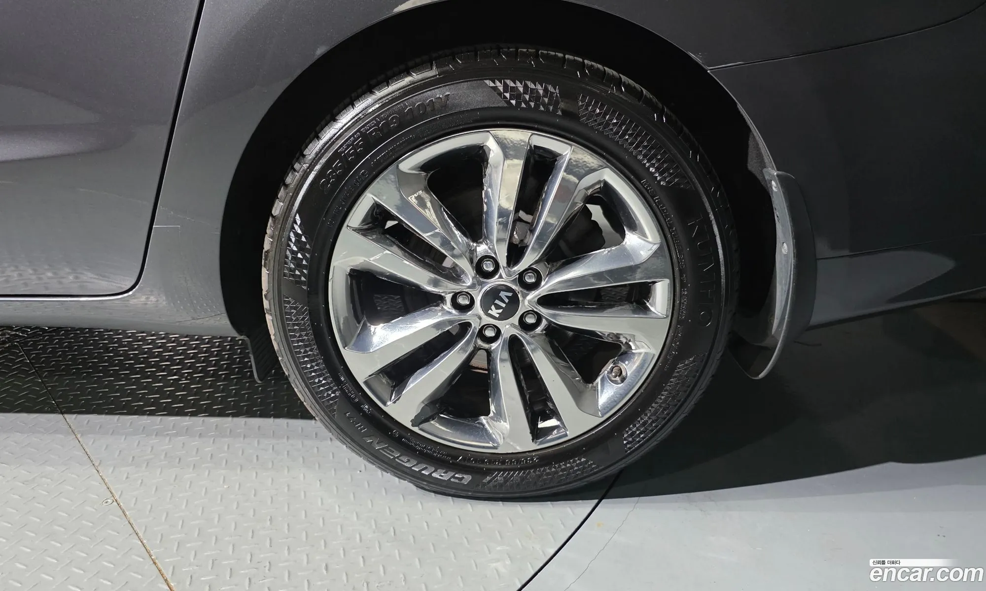 Kia Carnival 2014 KNAMC81ABFS029365 — 2