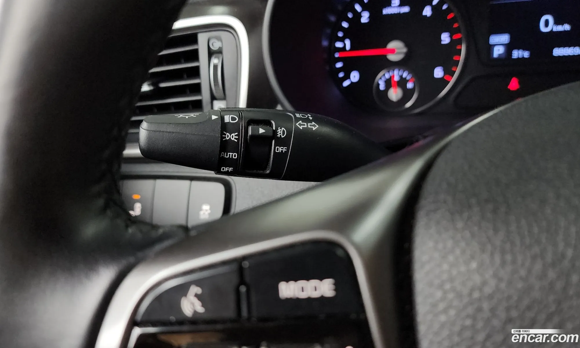 Kia Sorento 2018 KNAPG81BBJA469646 — 6