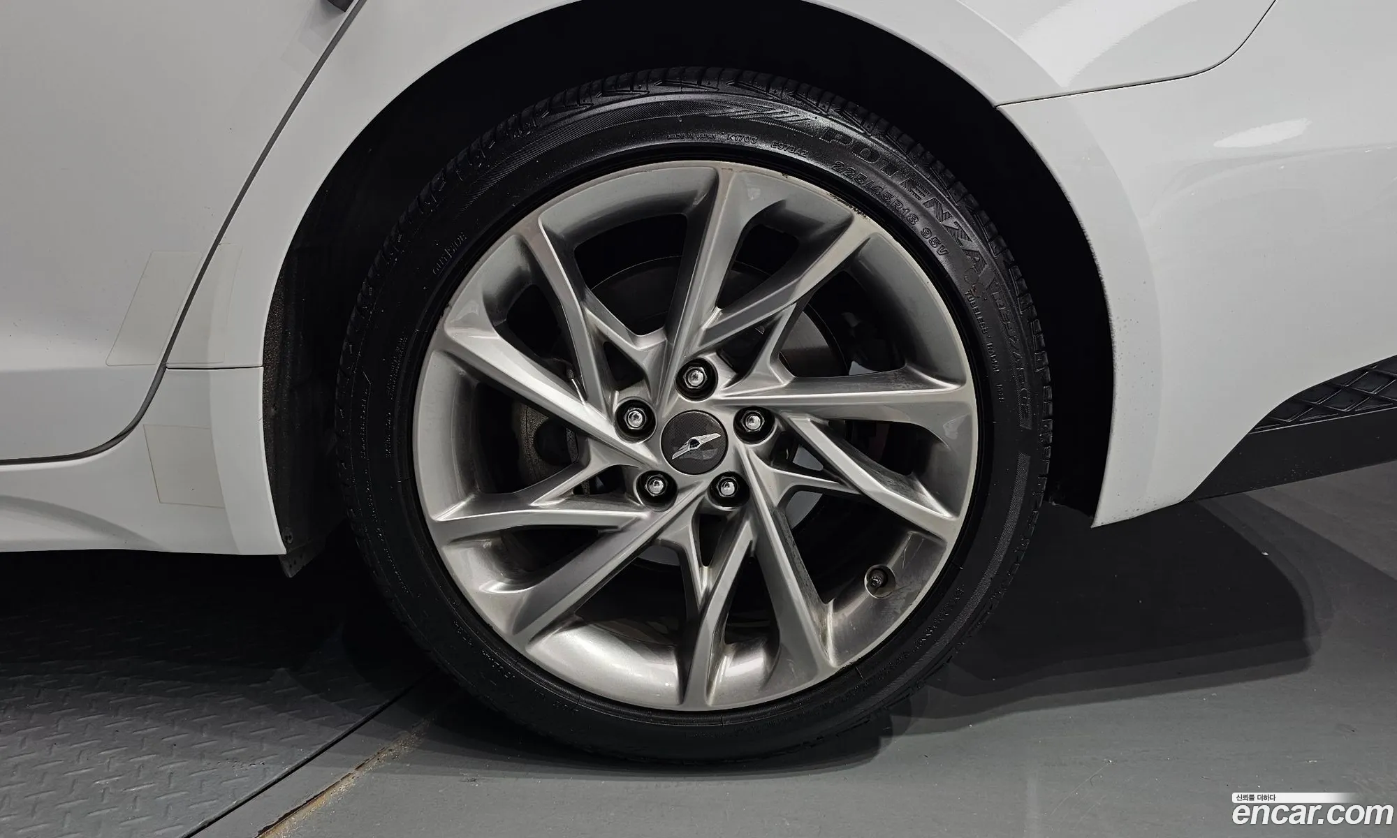 Genesis G70 2020 — 28