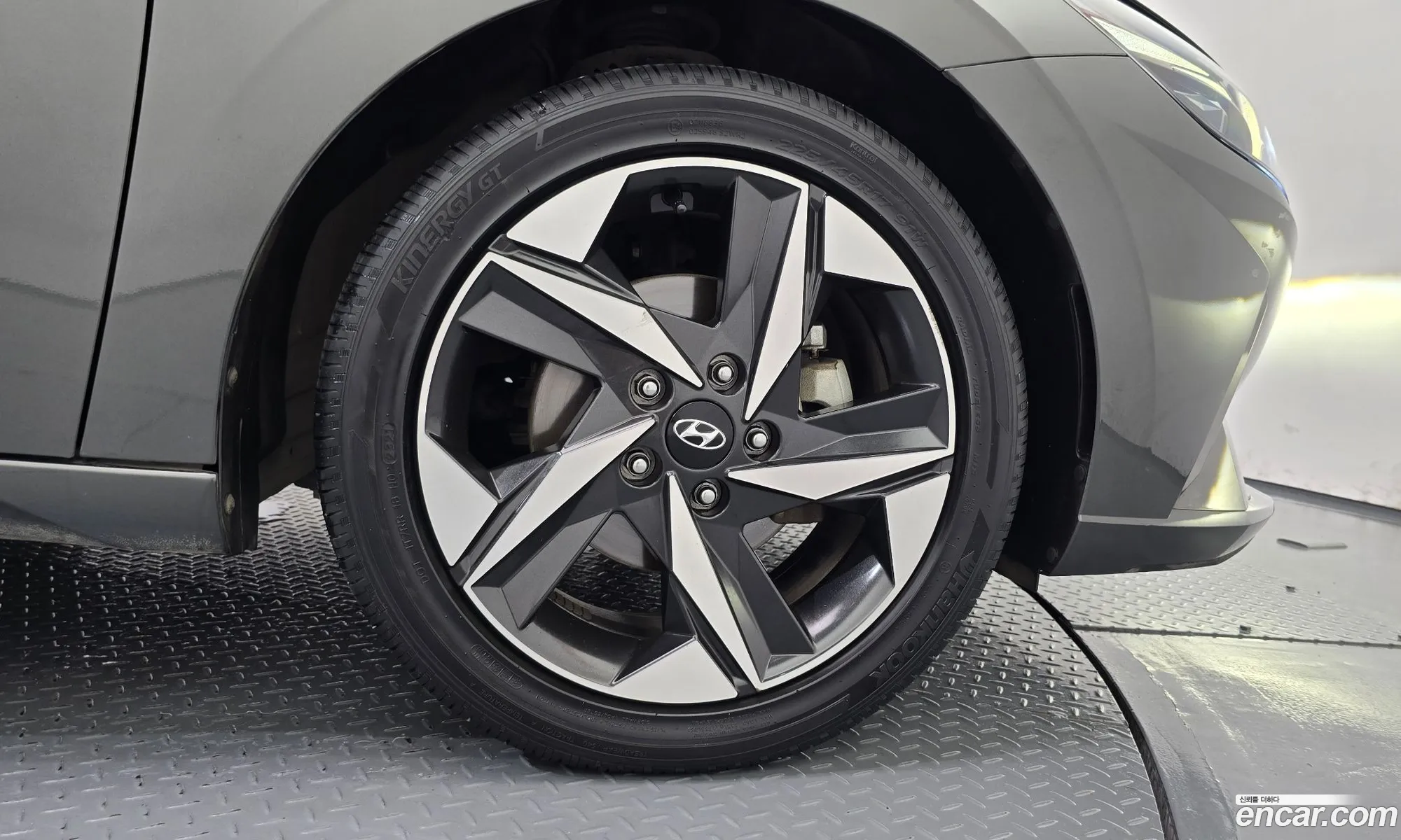 Hyundai Elantra 2021 — 17