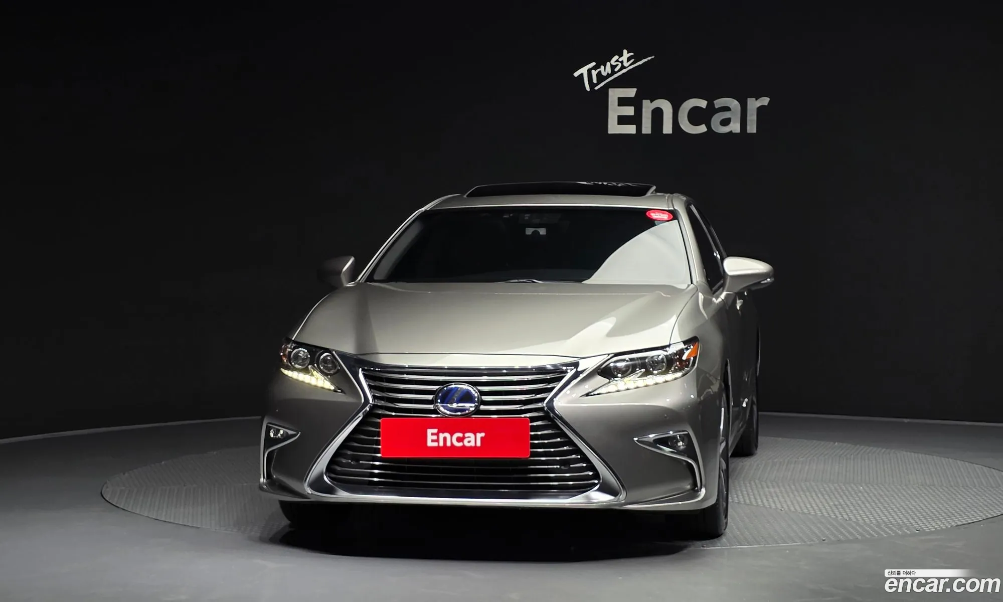 Lexus ES300h 2017 — 33