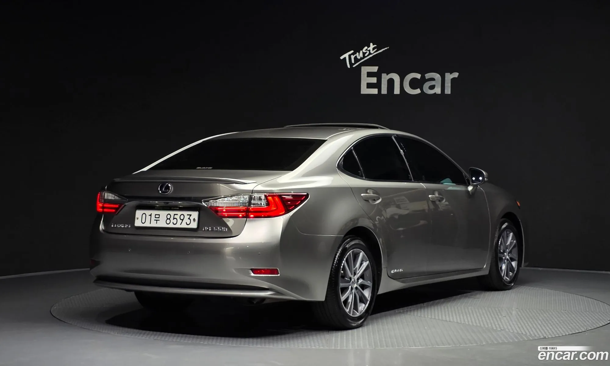 Lexus ES300h 2017 — 15