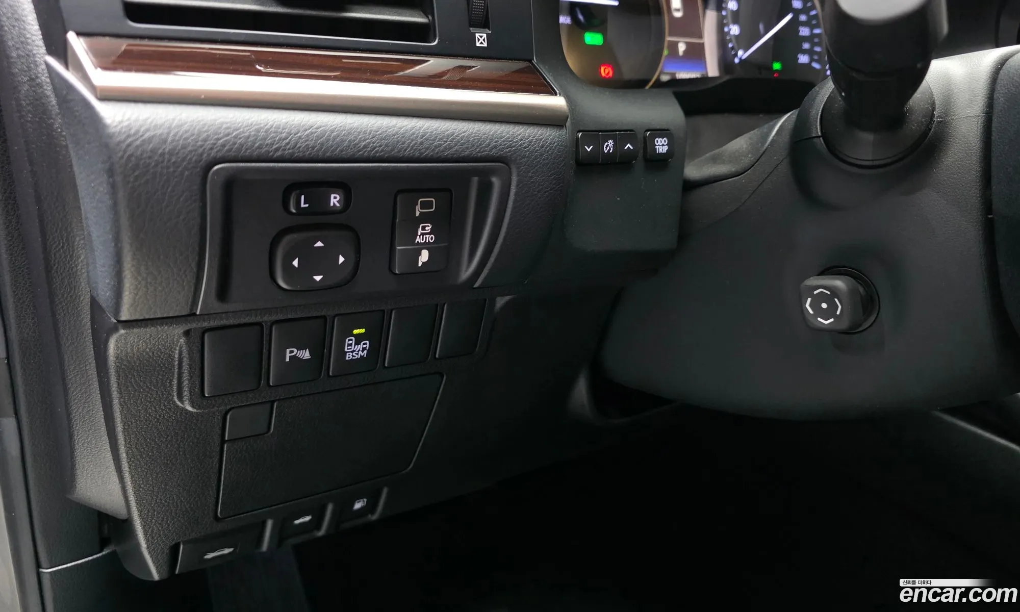Lexus ES300h 2017 — 14