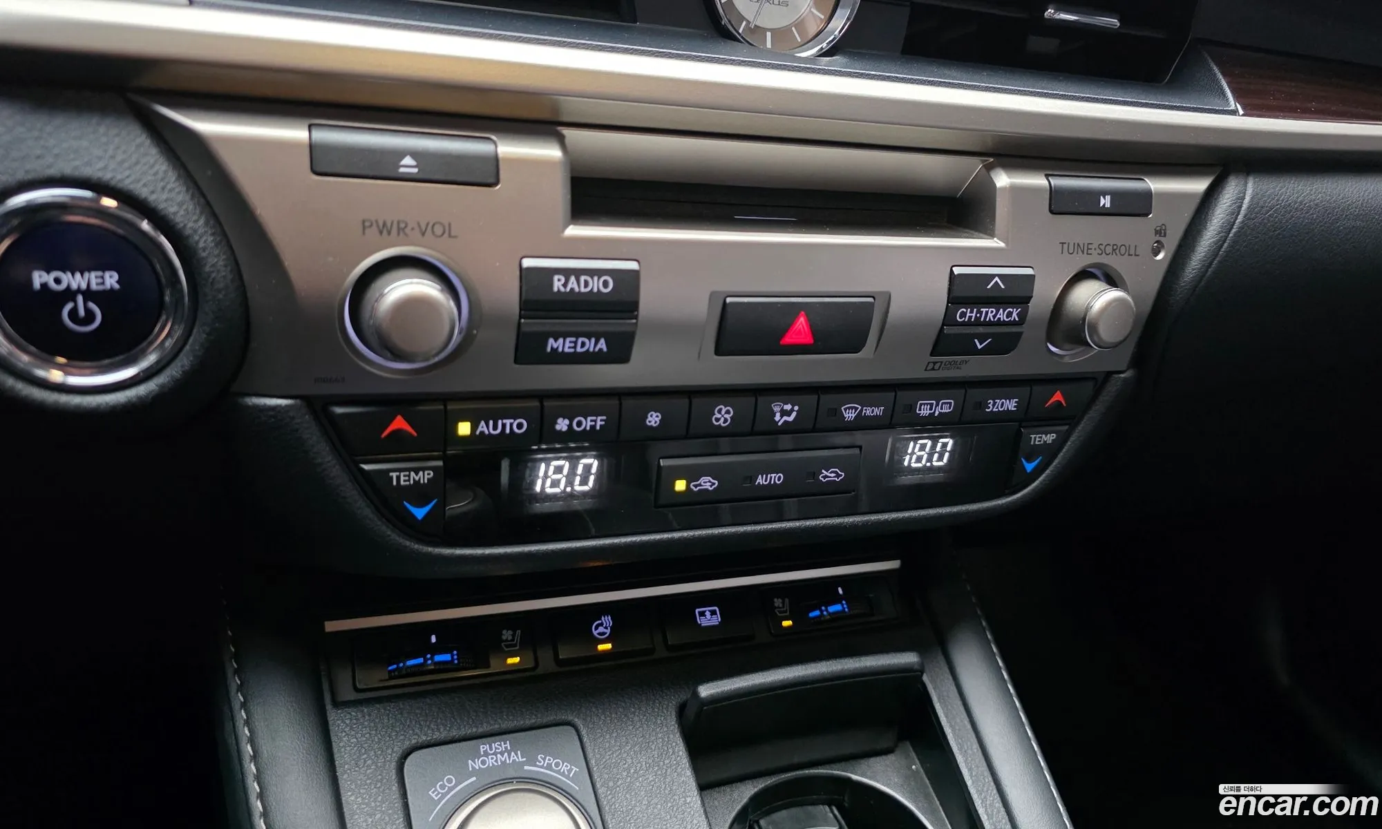 Lexus ES300h 2017 — 23