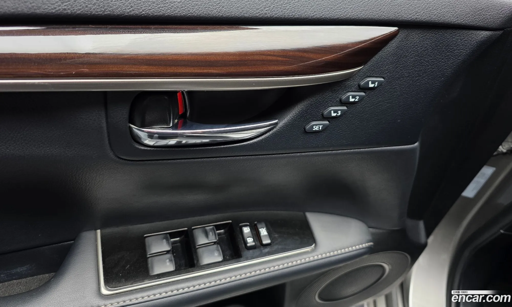 Lexus ES300h 2017 — 34