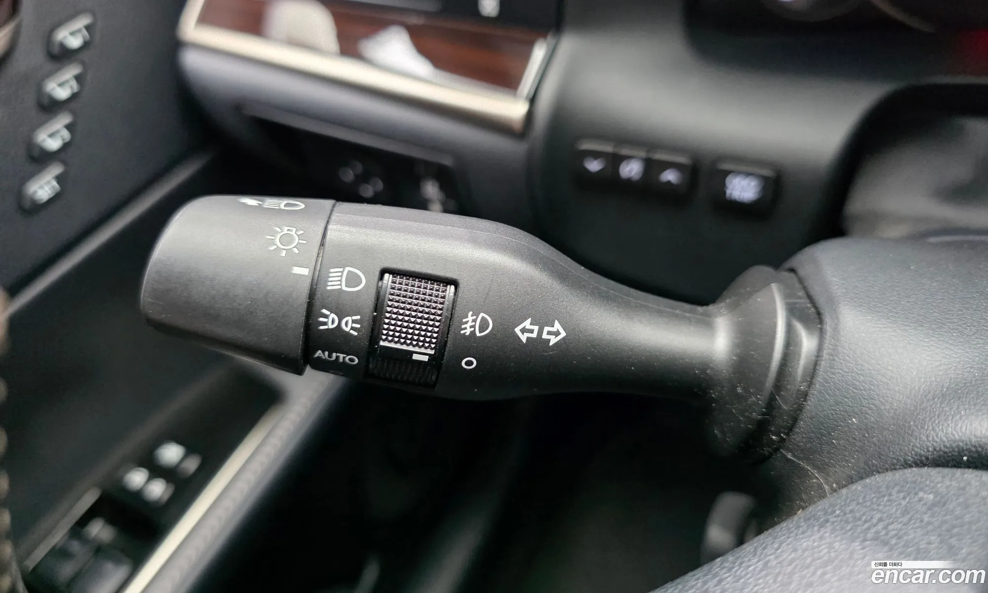 Lexus ES300h 2017 — 13