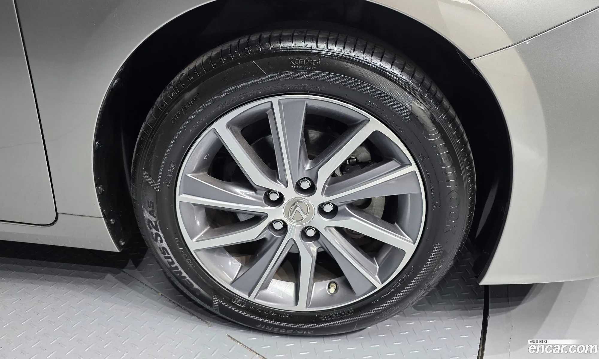 Lexus ES300h 2017 — 27