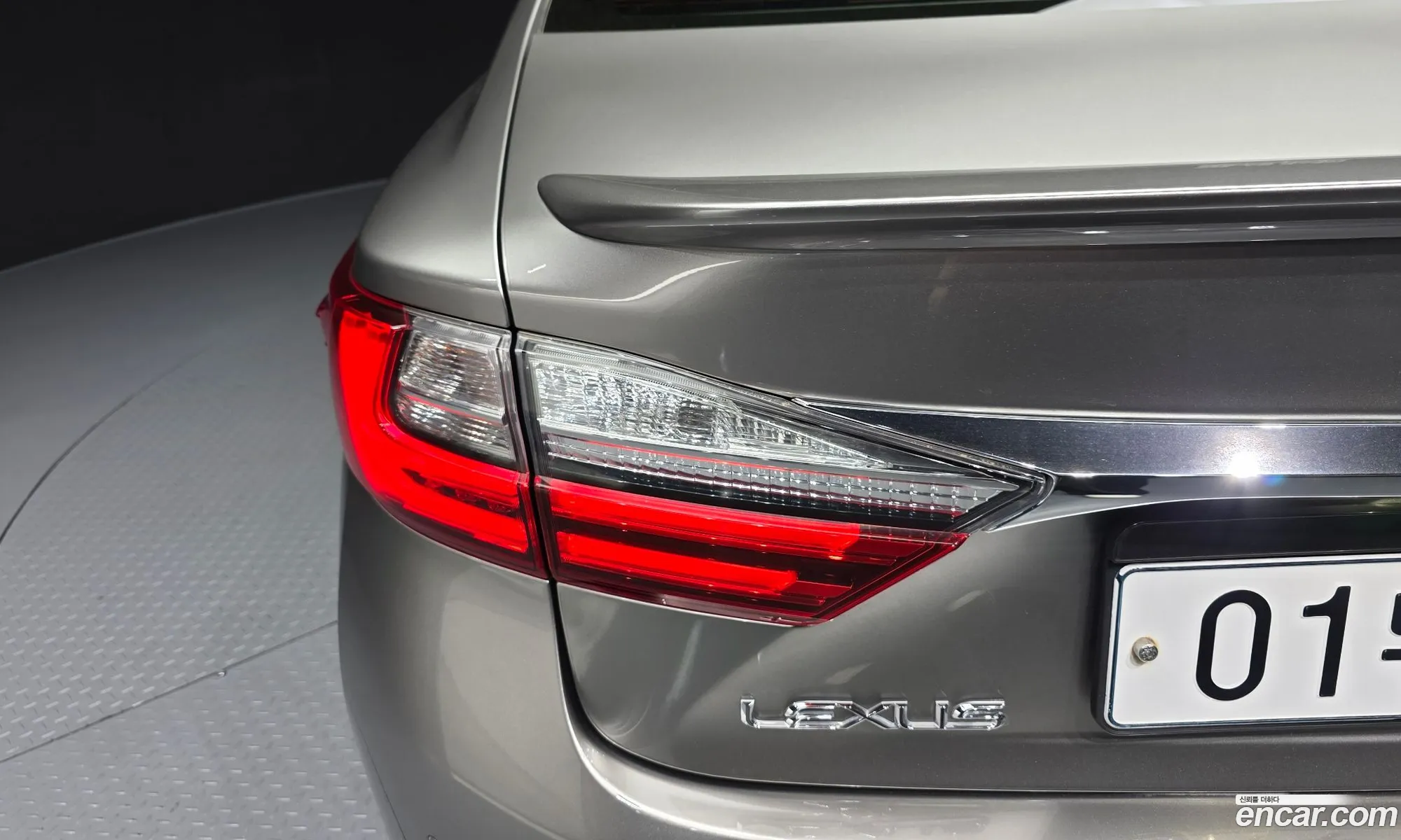 Lexus ES300h 2017 — 16