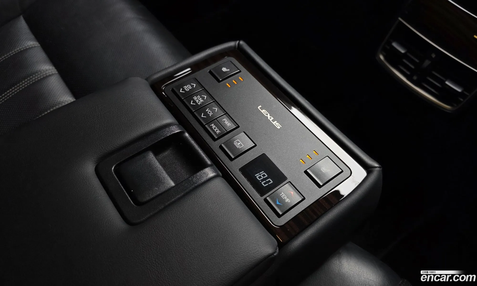 Lexus ES300h 2017 — 31