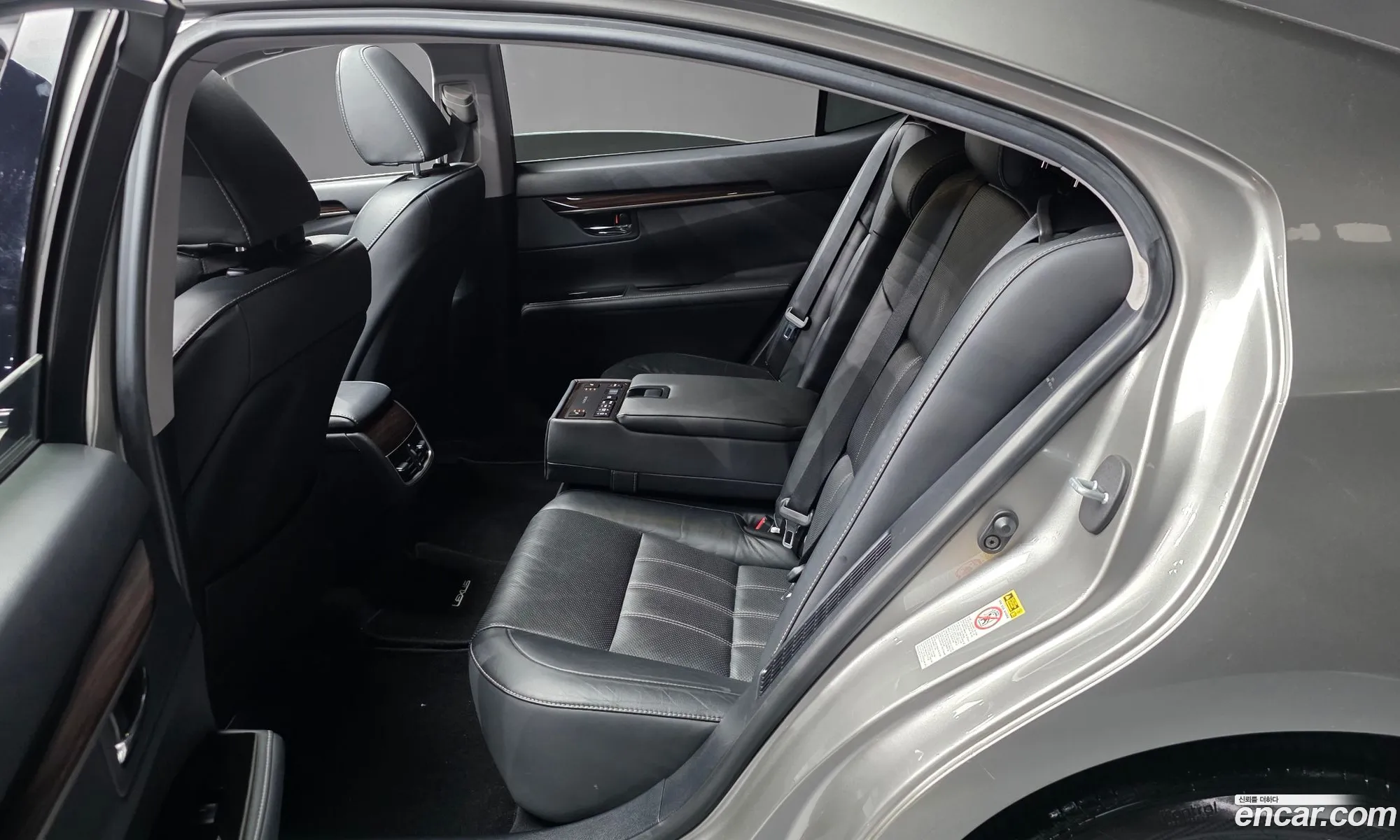 Lexus ES300h 2017 — 8