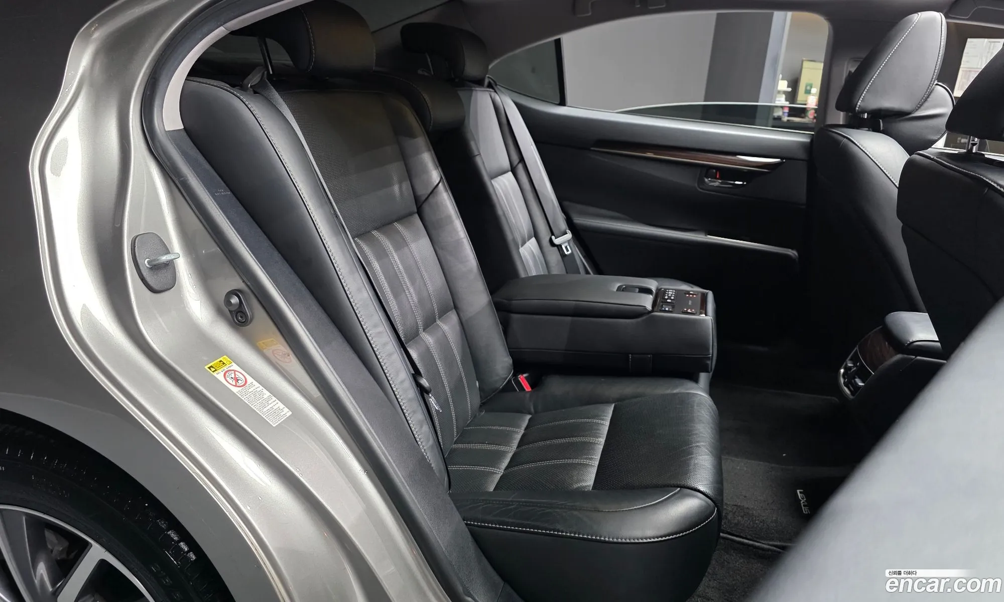Lexus ES300h 2017 — 29
