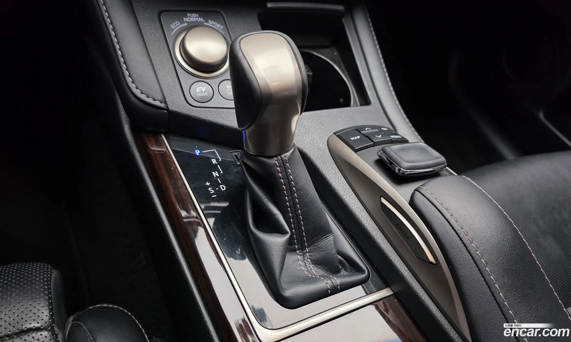 Lexus ES300h 2017 — 3