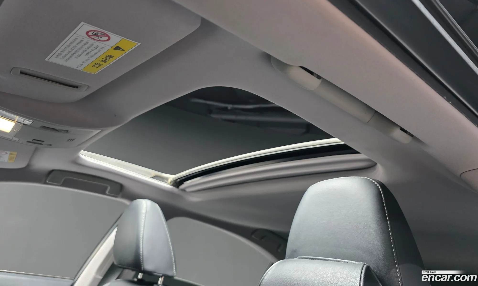 Lexus ES300h 2017 — 12
