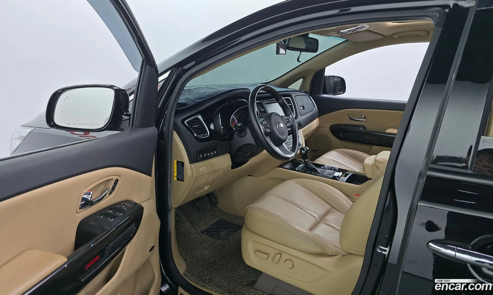 Kia Carnival 2015 — 7