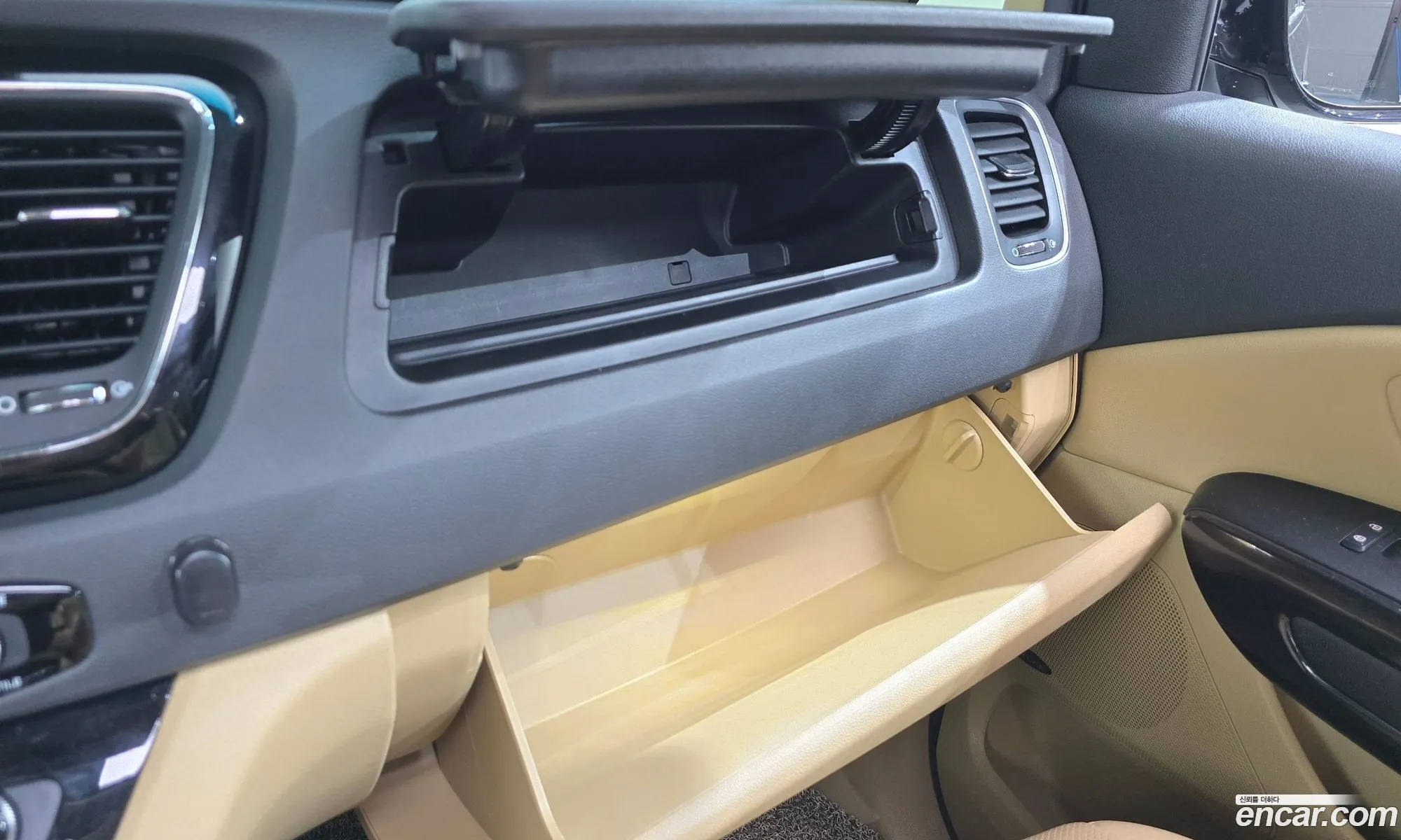 Kia Carnival 2015 — 31