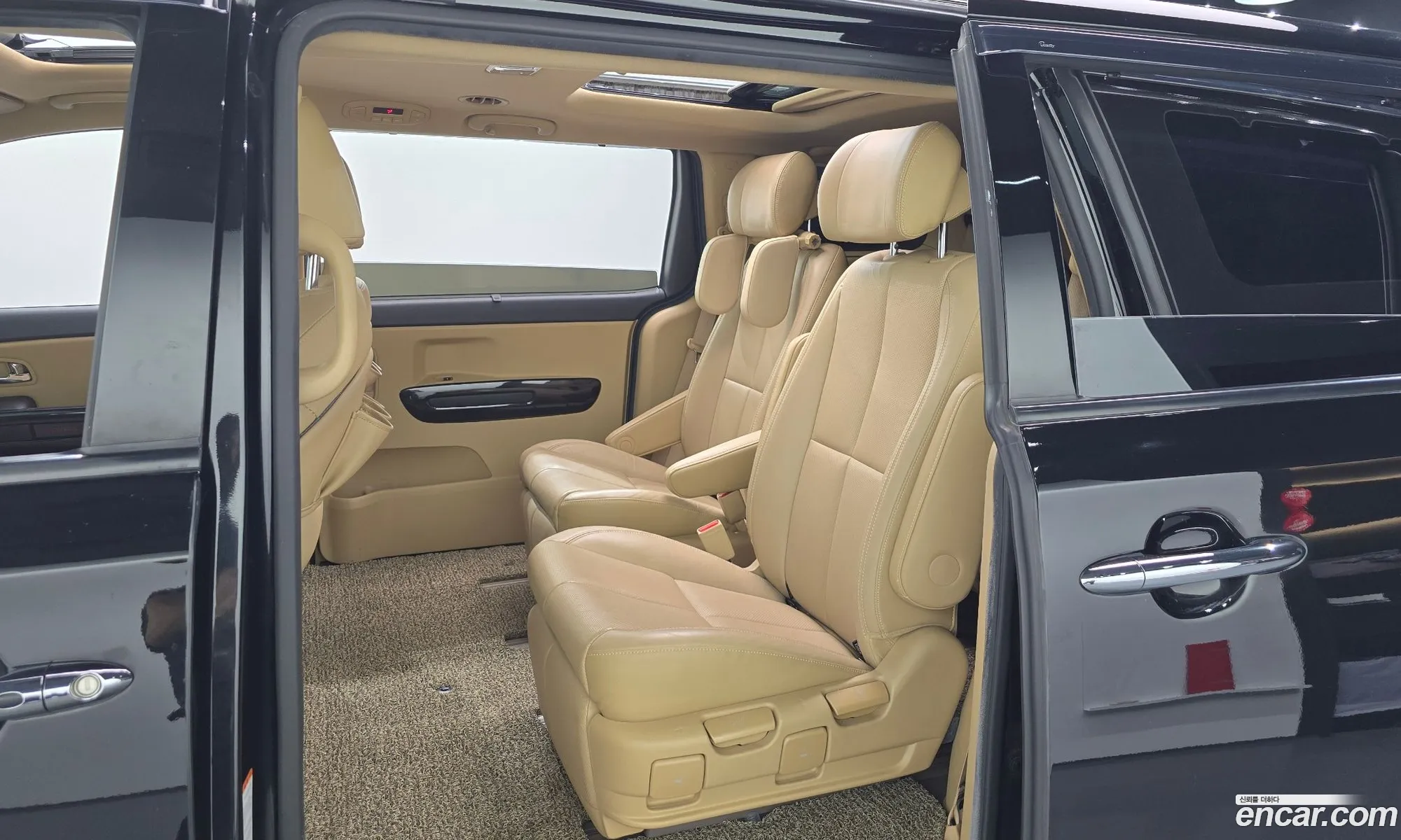 Kia Carnival 2015 — 8