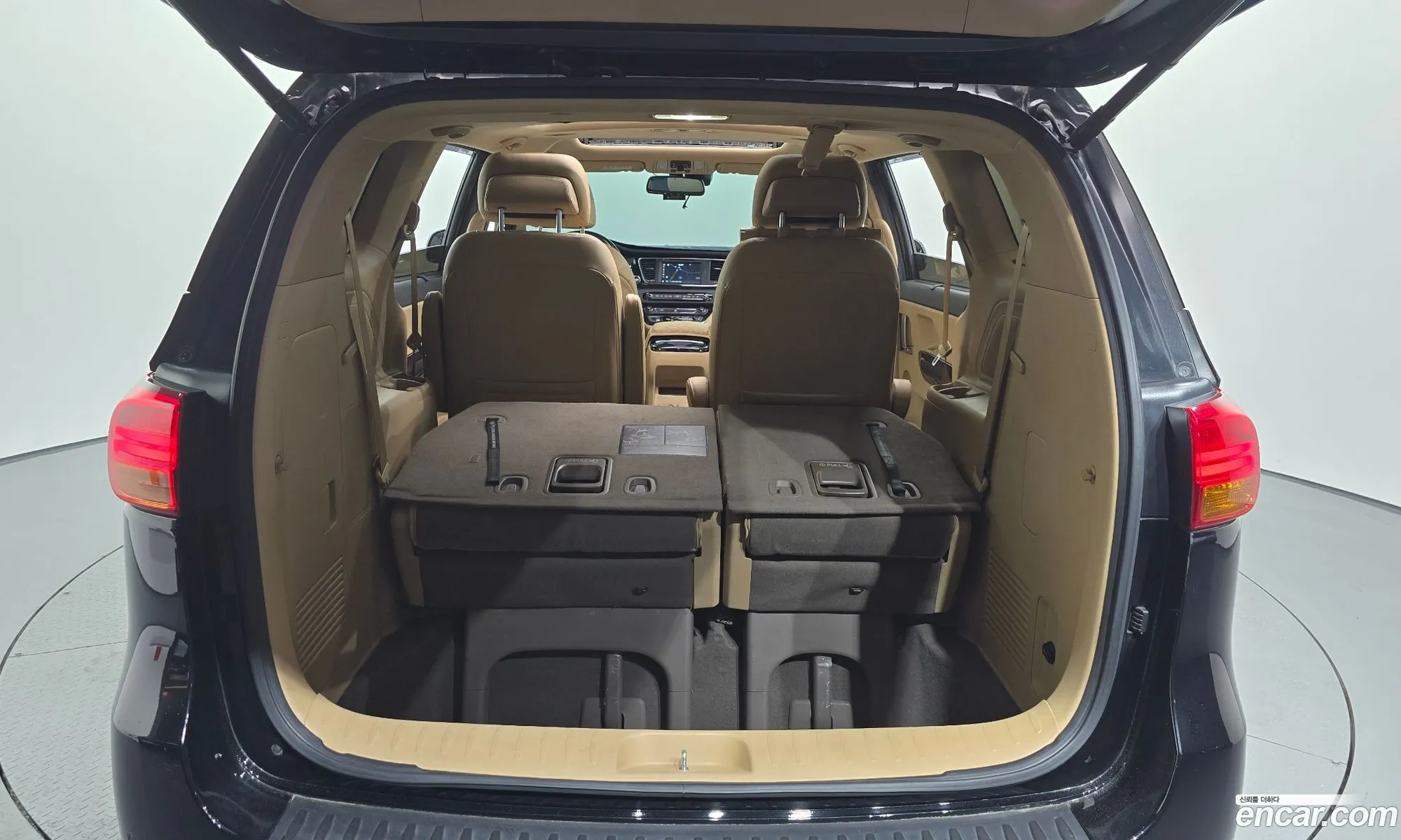 Kia Carnival 2015 — 11