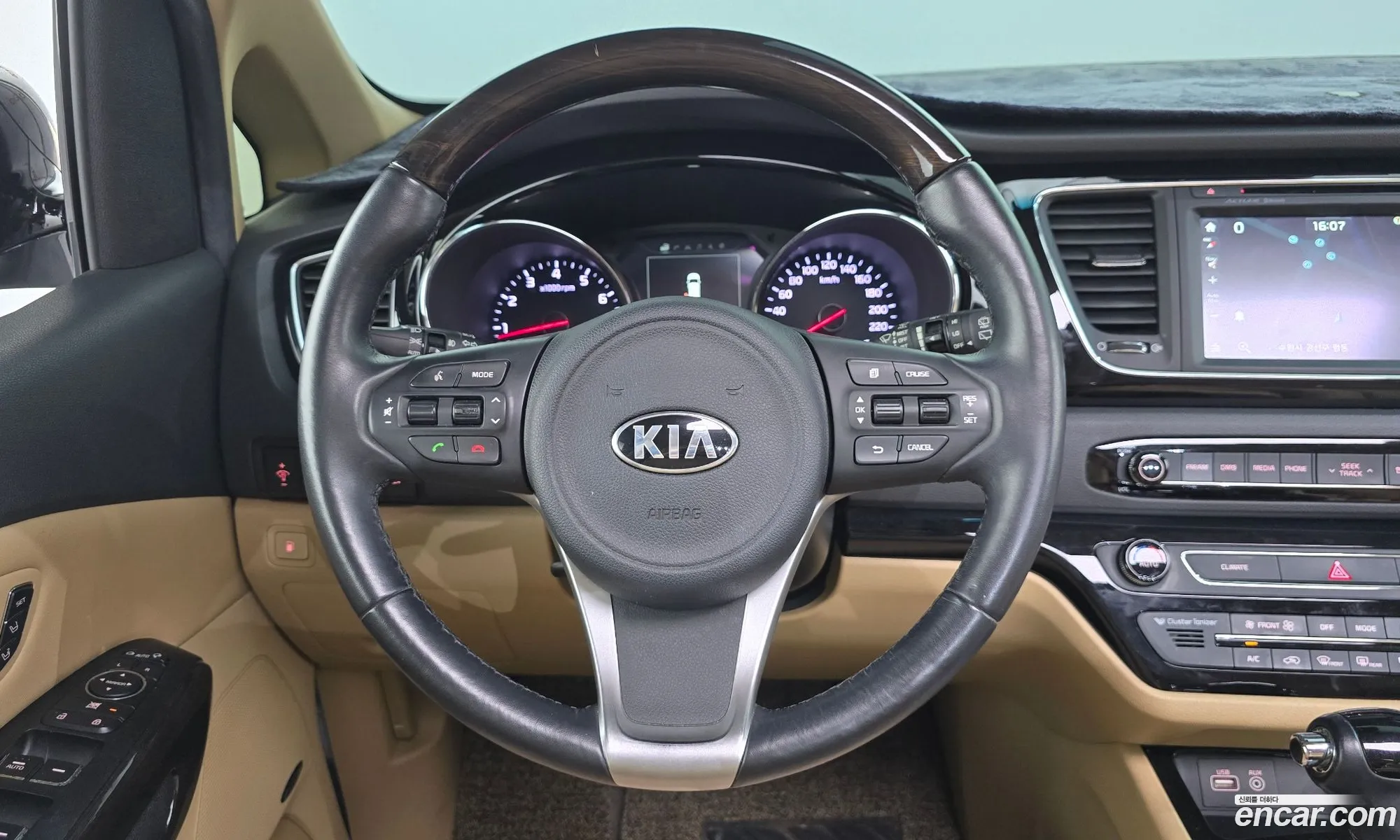 Kia Carnival 2015 — 13