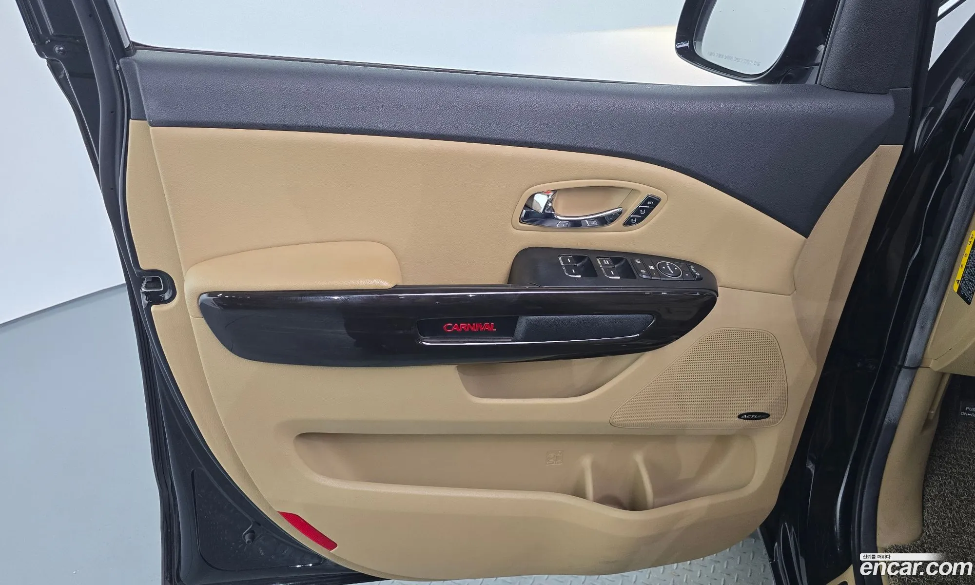 Kia Carnival 2015 — 16