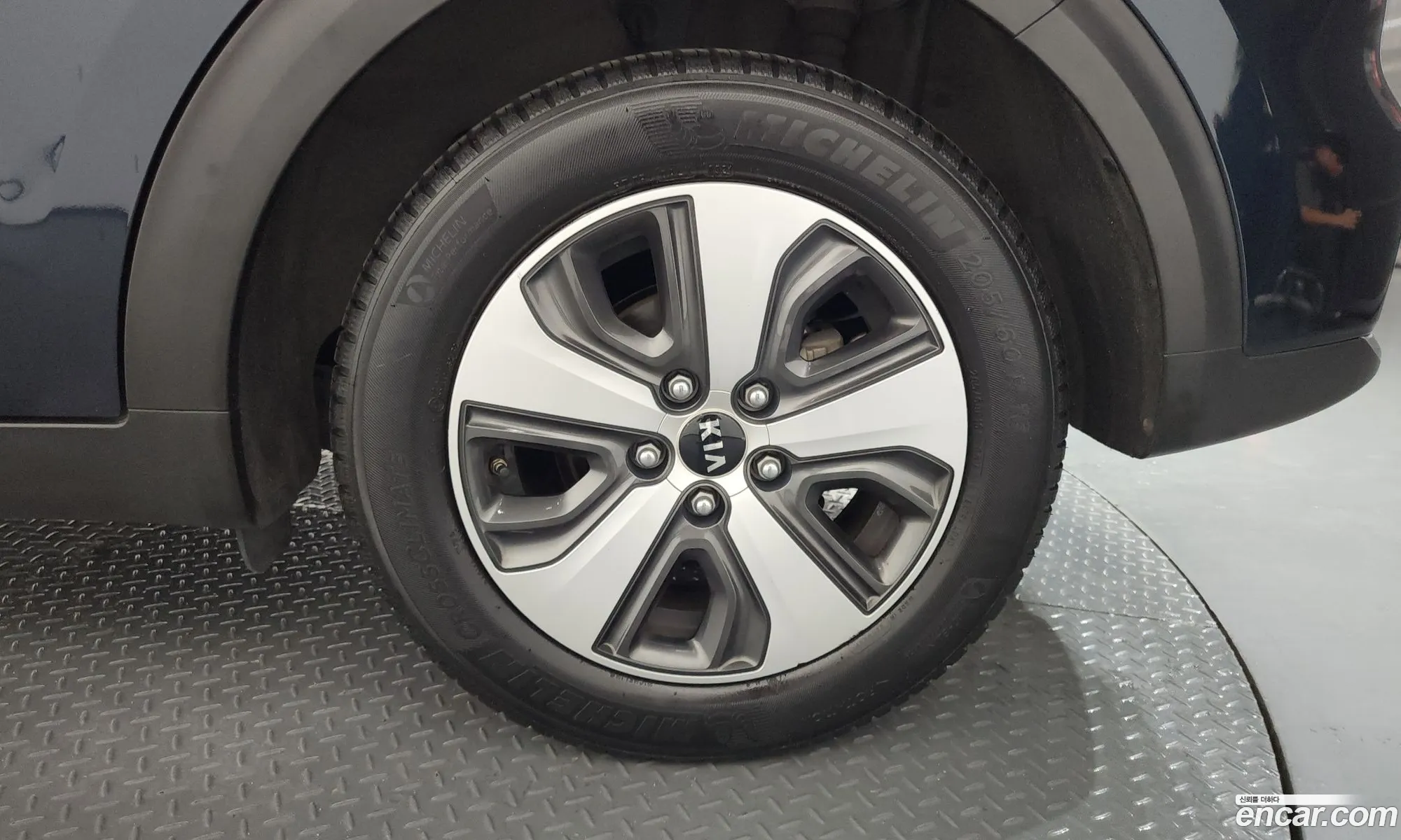 Kia Niro 2017 KNACB81CGHA062047 — 5