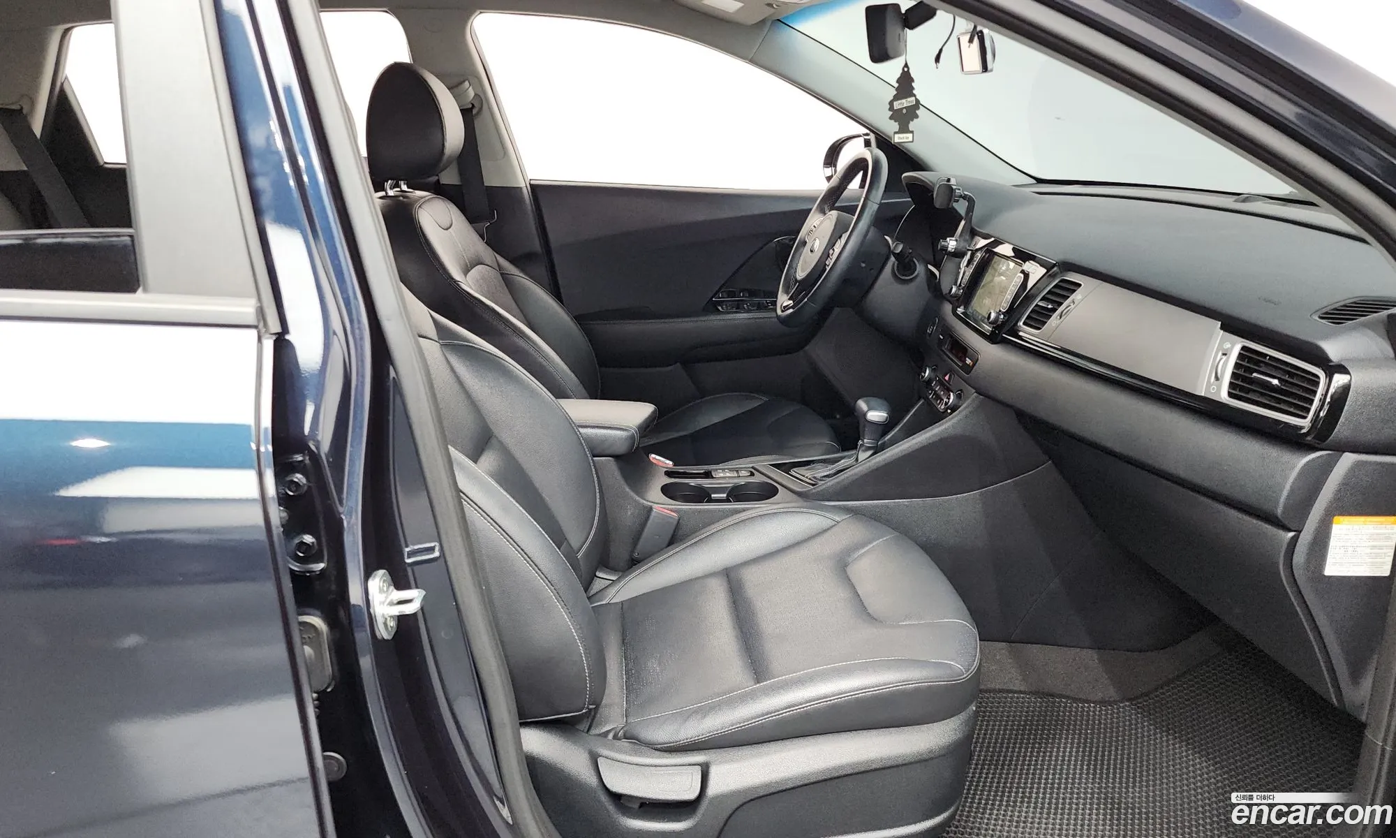 Kia Niro 2017 KNACB81CGHA062047 — 6