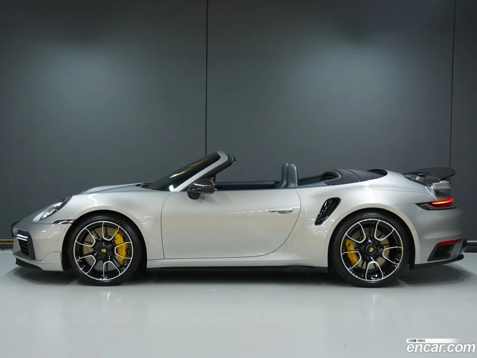 Porsche 911 2022 — 19