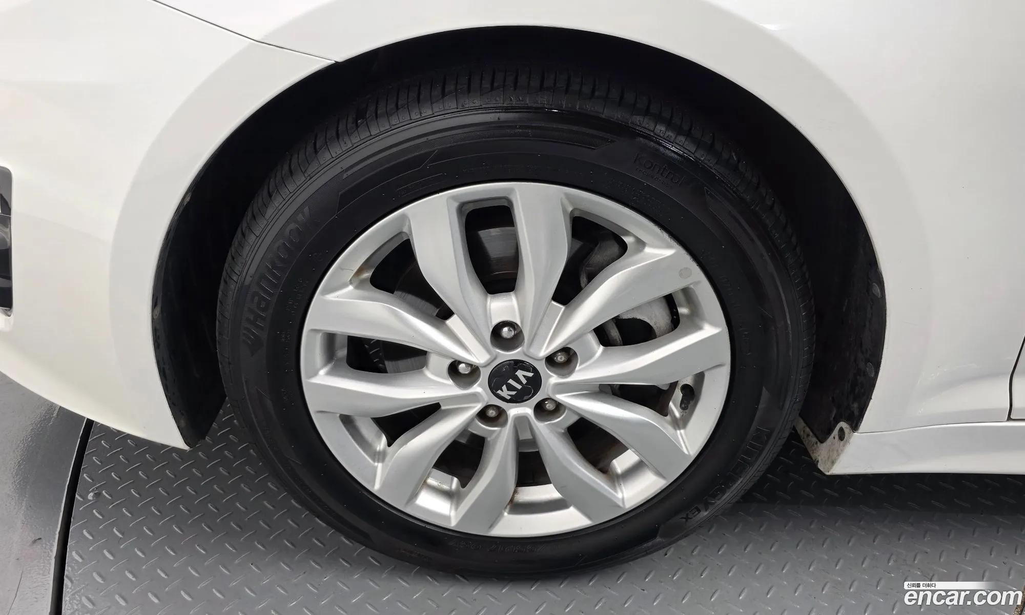 Kia K5 2013 KNAGM418BEA435671 — 27