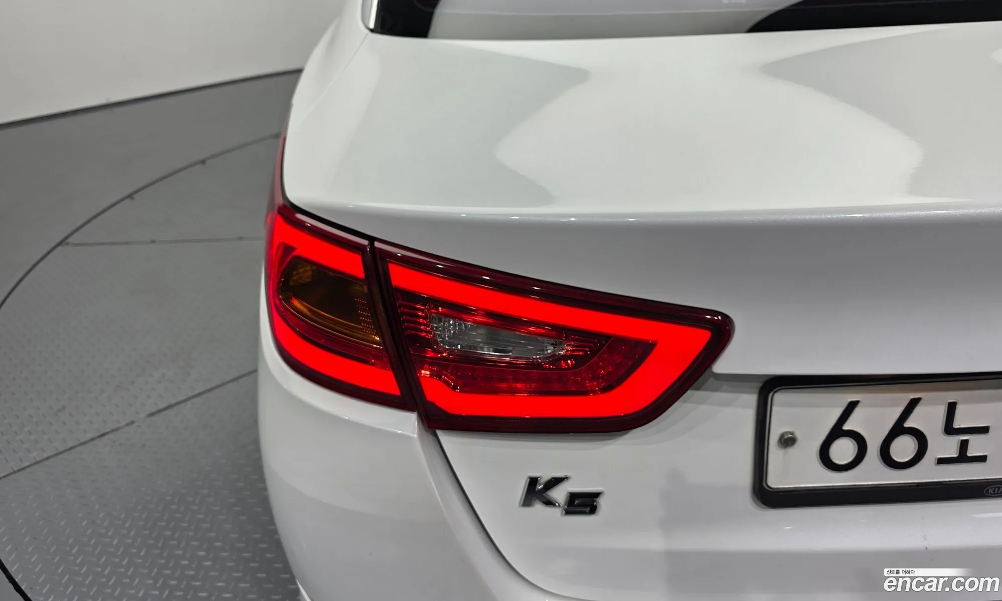 Kia K5 2013 KNAGM418BEA435671 — 11