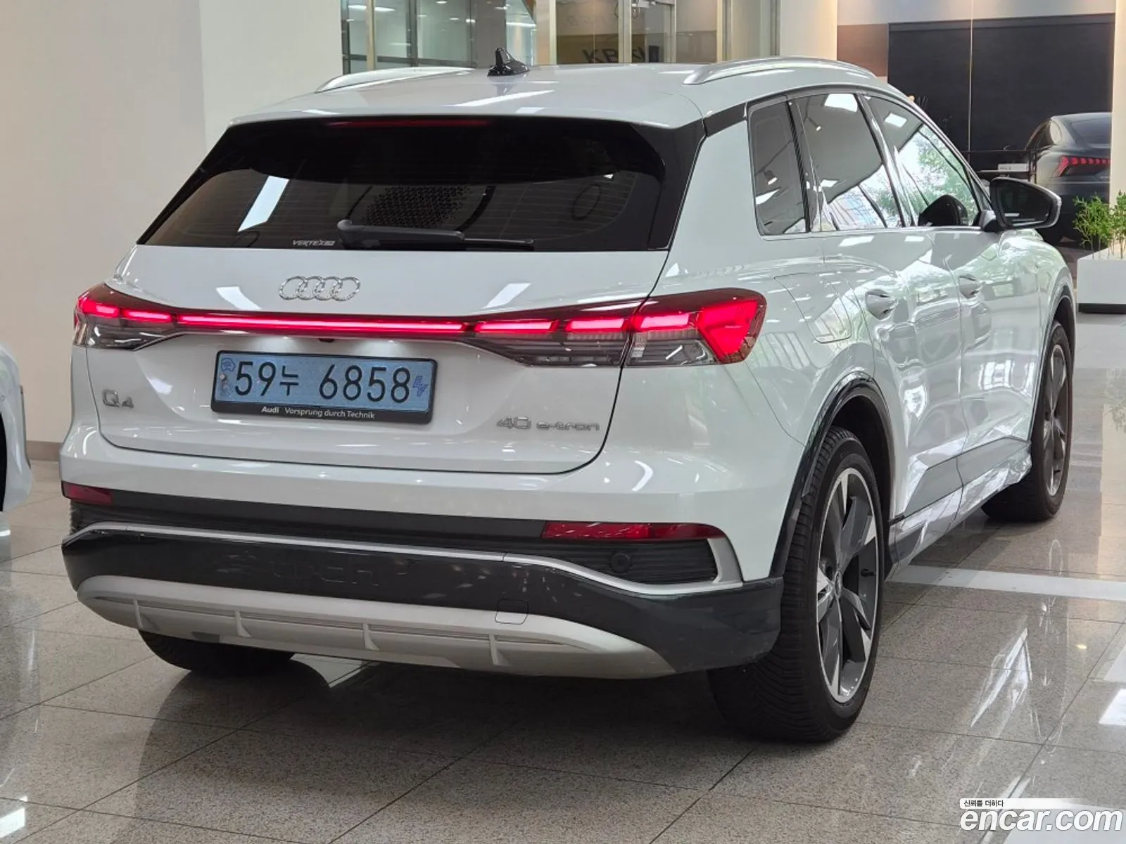 Audi Q4 e-tron 2022 — 3