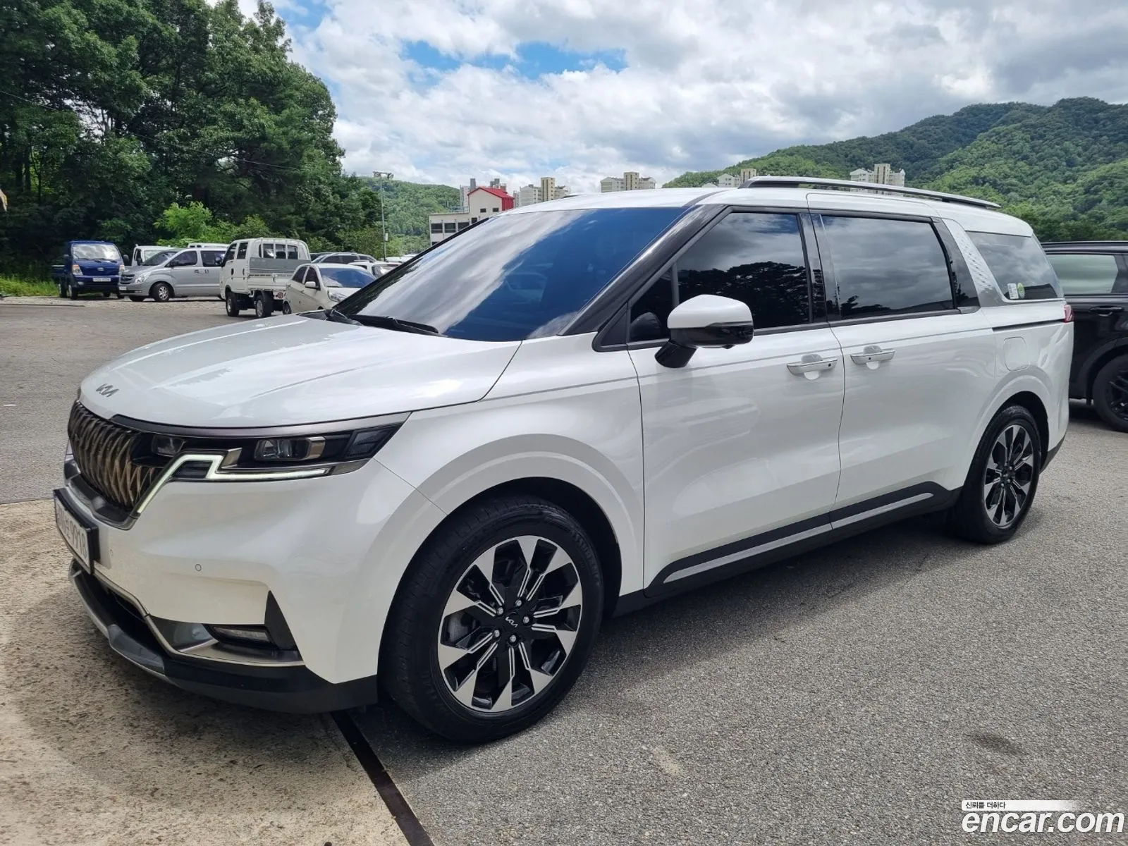 Kia Carnival 2023 — 17