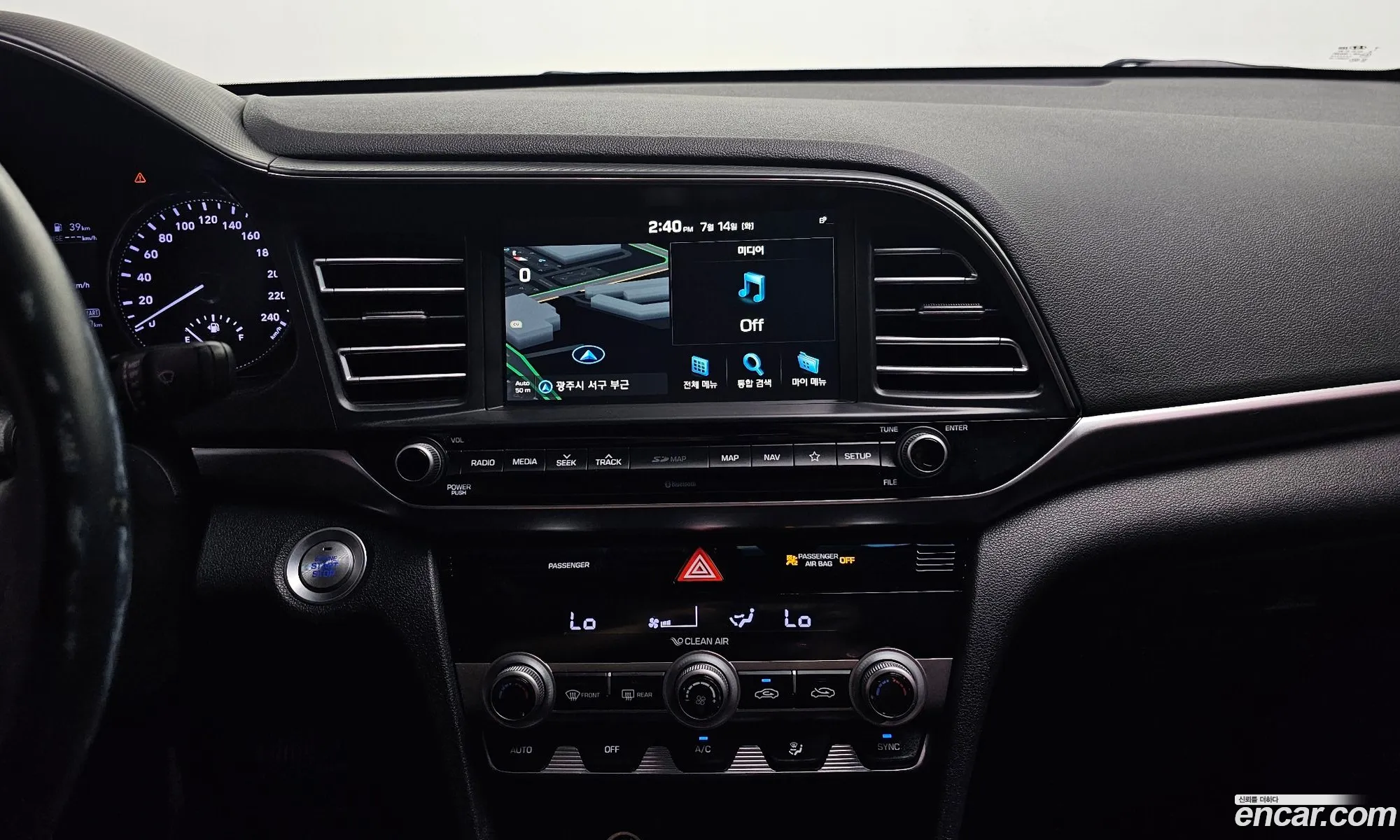 Hyundai Elantra AD 2019 — 12