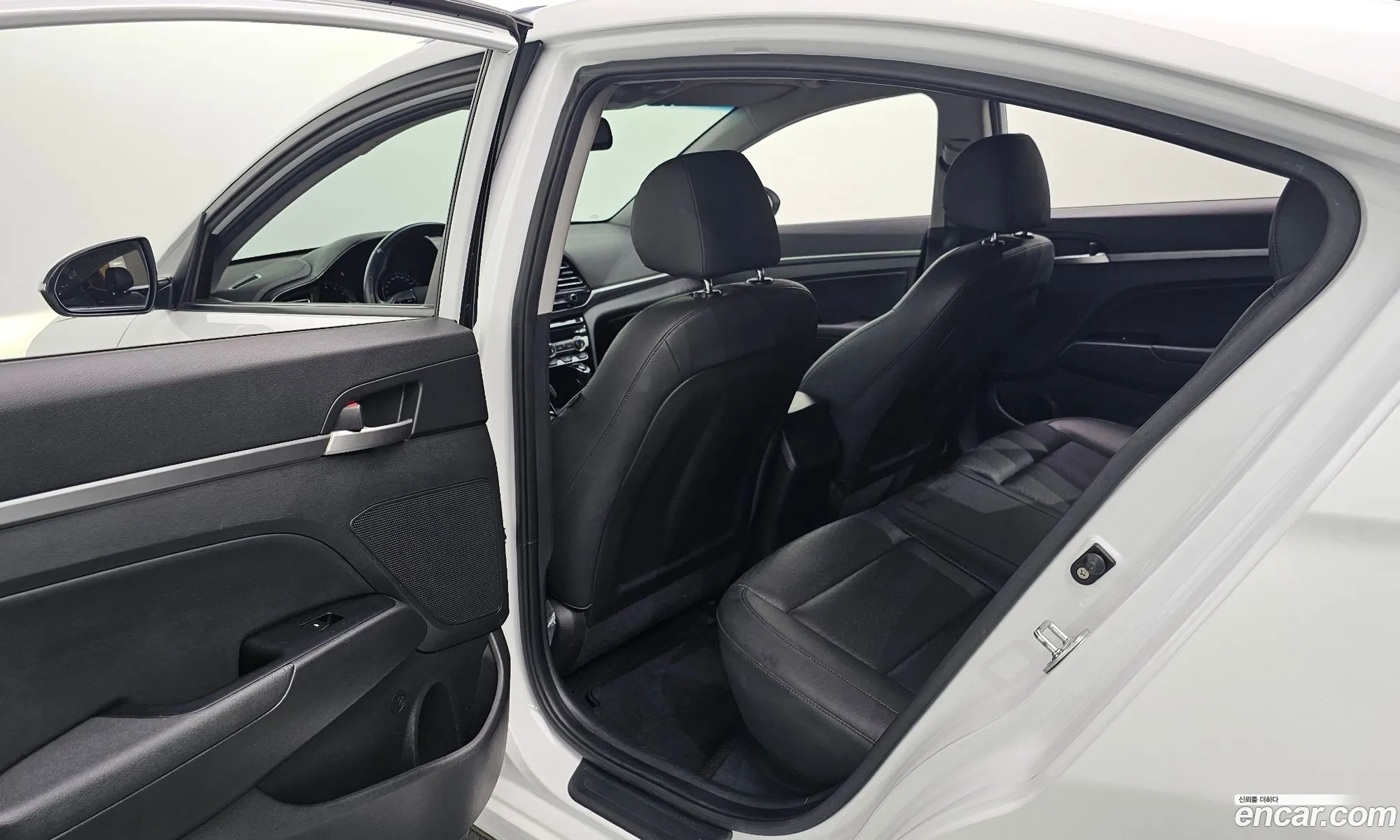 Hyundai Elantra AD 2019 — 3